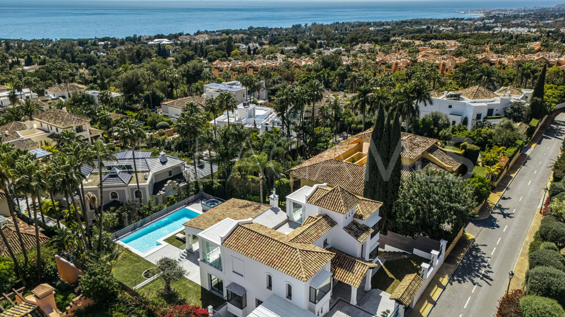 Villa for sale in Altos Reales