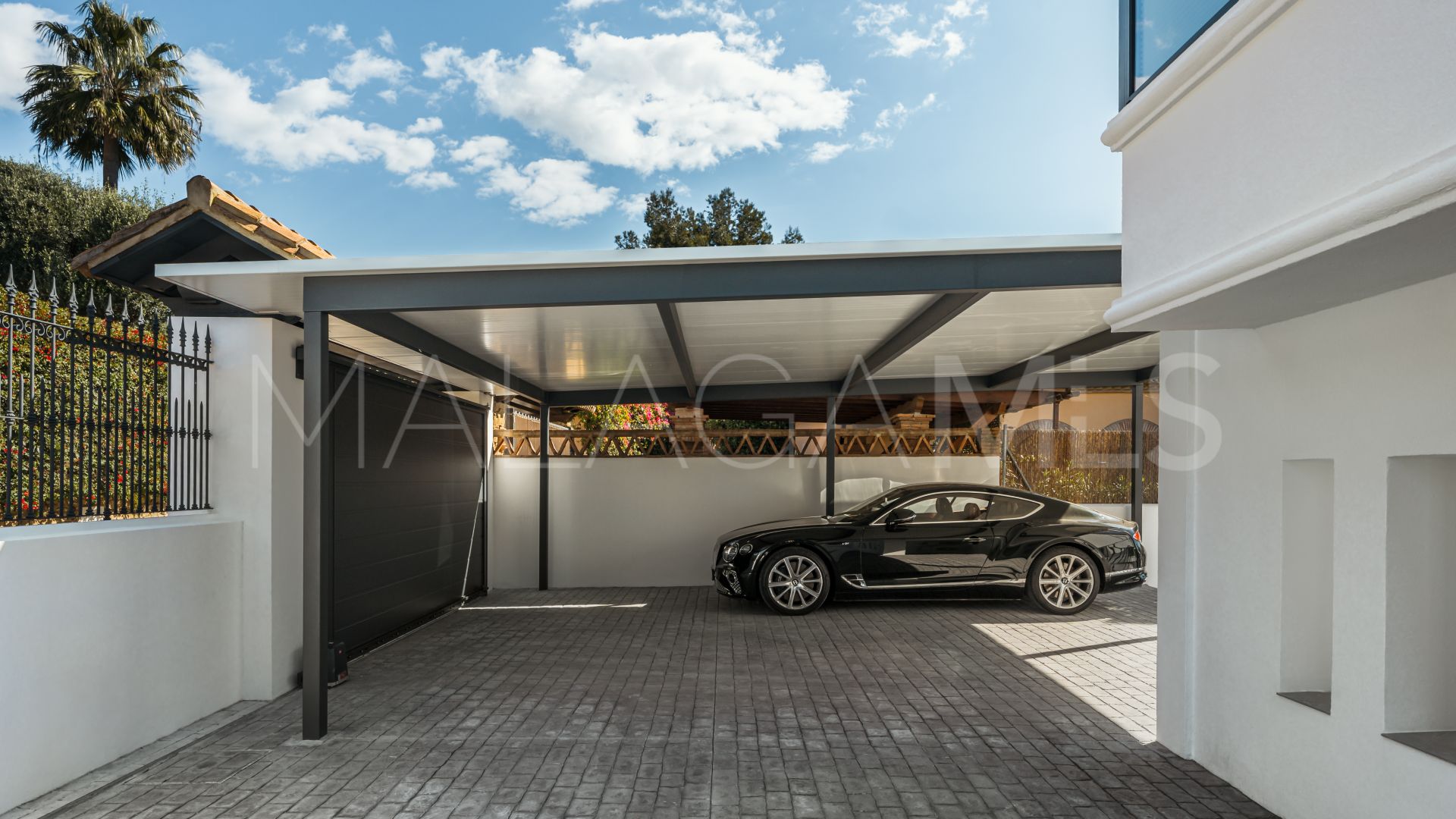 Villa for sale in Altos Reales