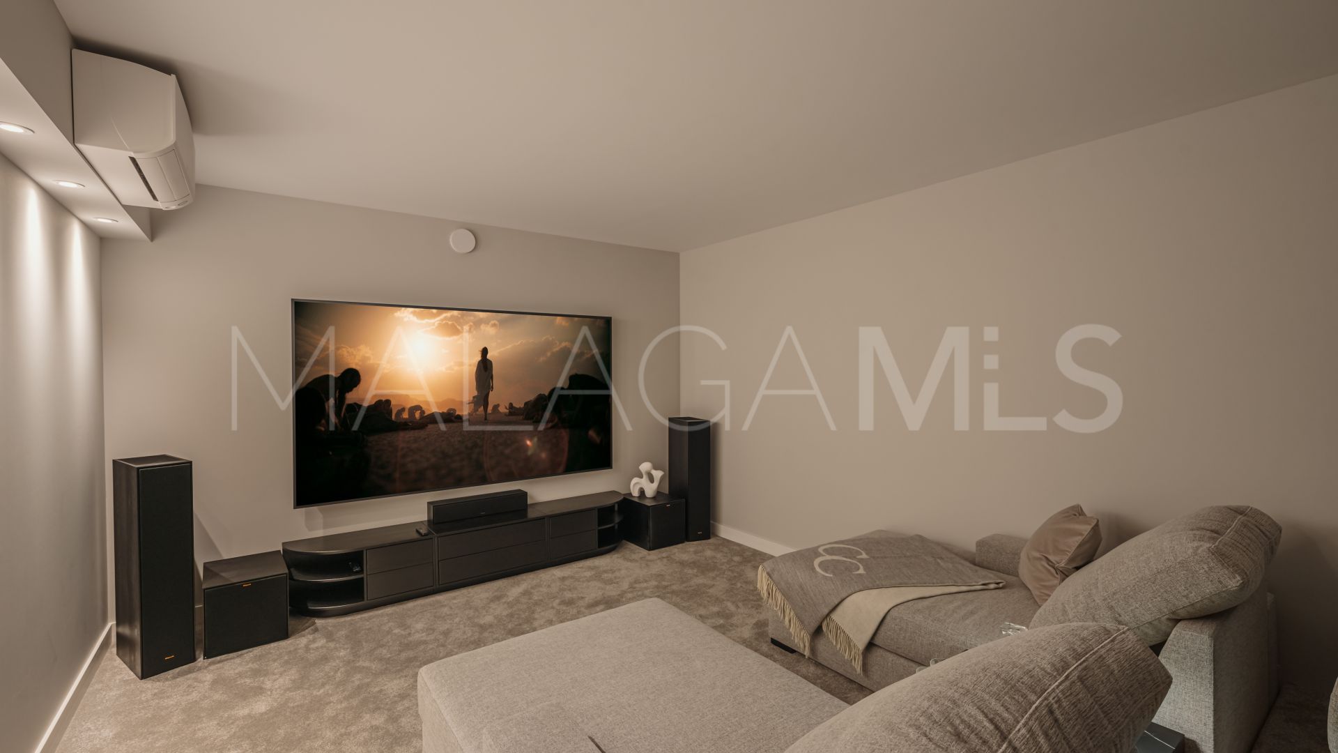 Villa for sale in Altos Reales