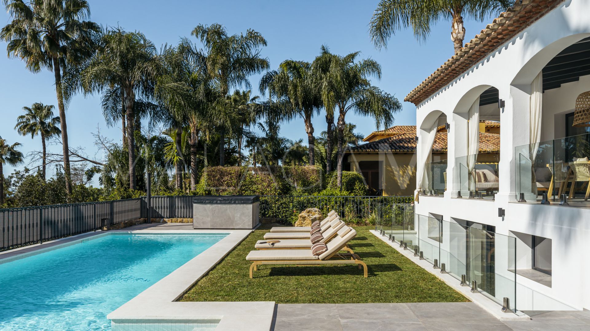 Villa for sale in Altos Reales