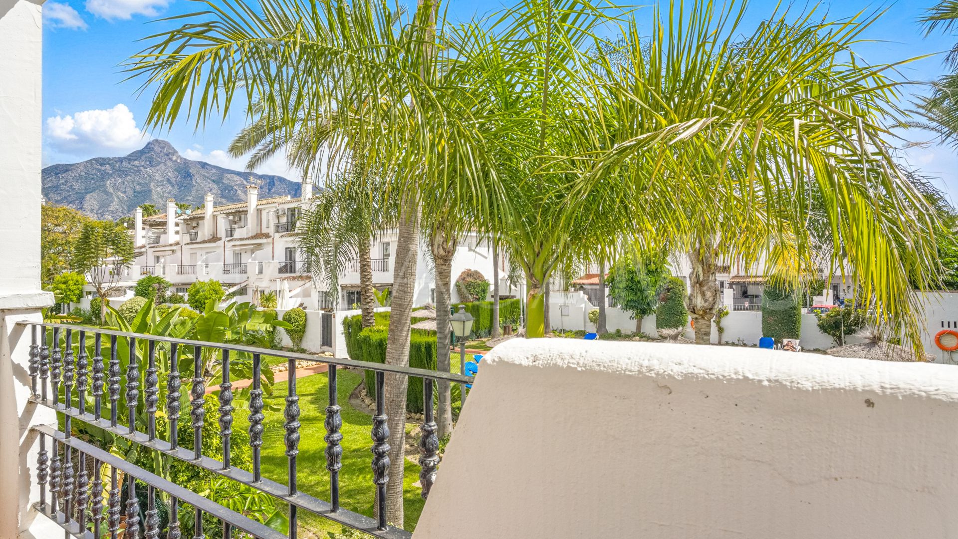 Radhus for sale in Los Naranjos de Marbella