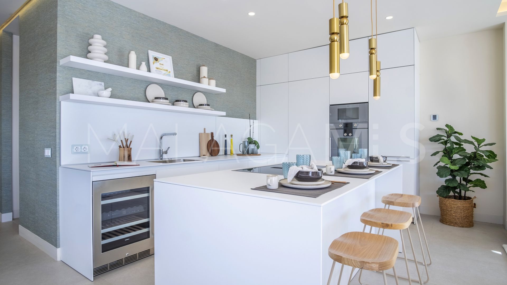 Villa for sale in New Golden Mile