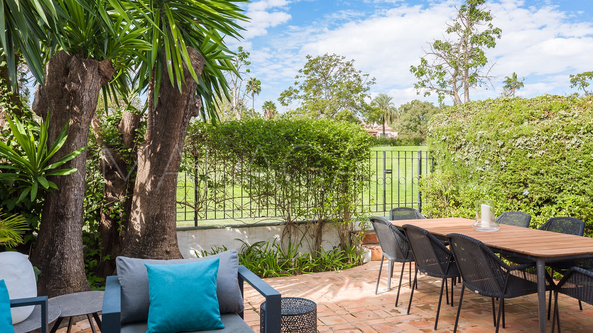 Radhus for sale in Los Naranjos Country Club