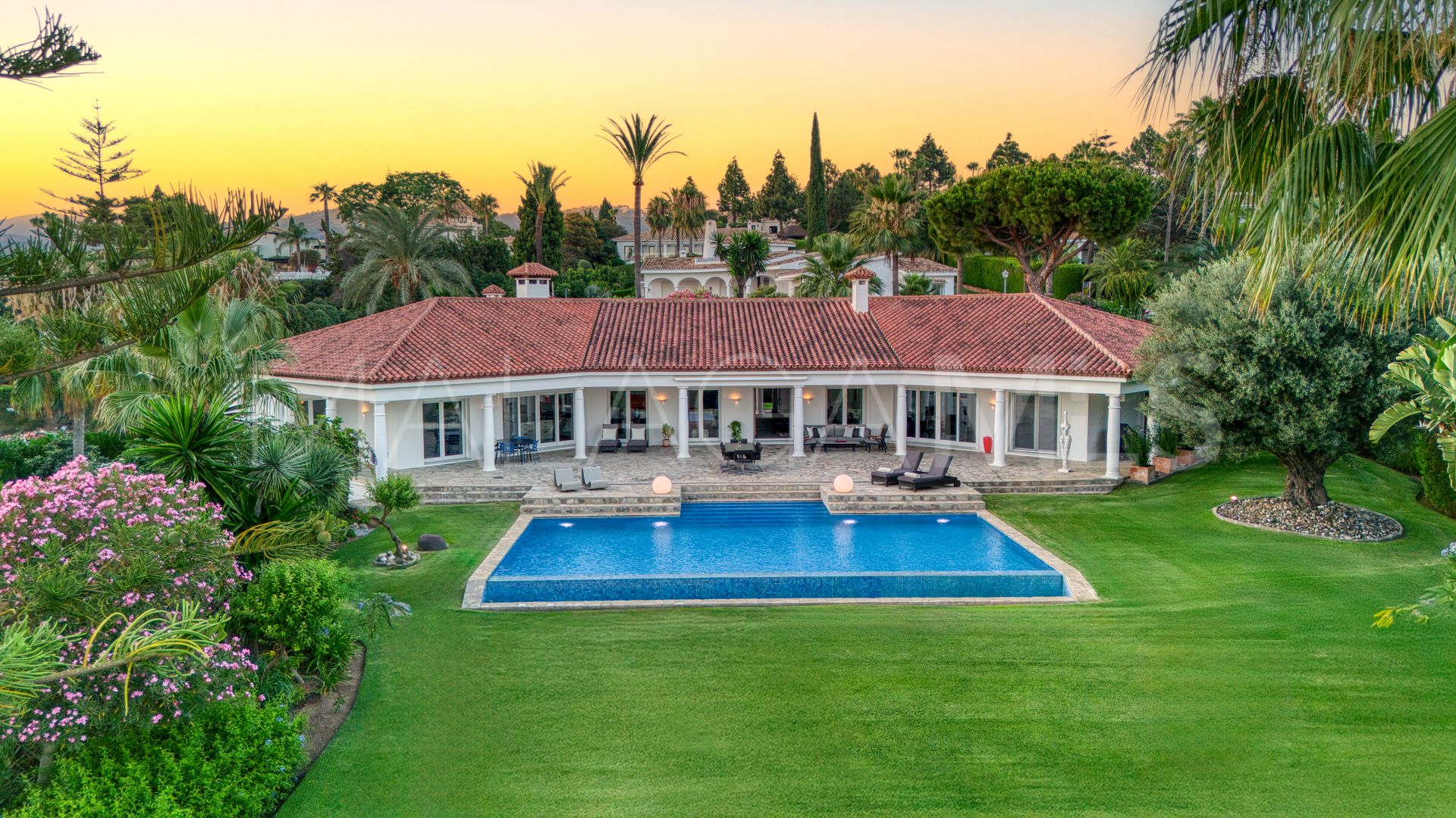 Villa for sale in Hacienda las Chapas