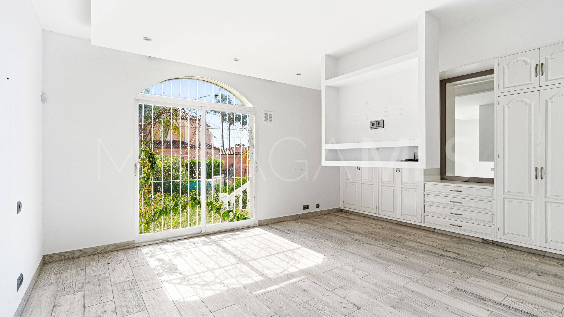 Villa for sale in El Paraiso