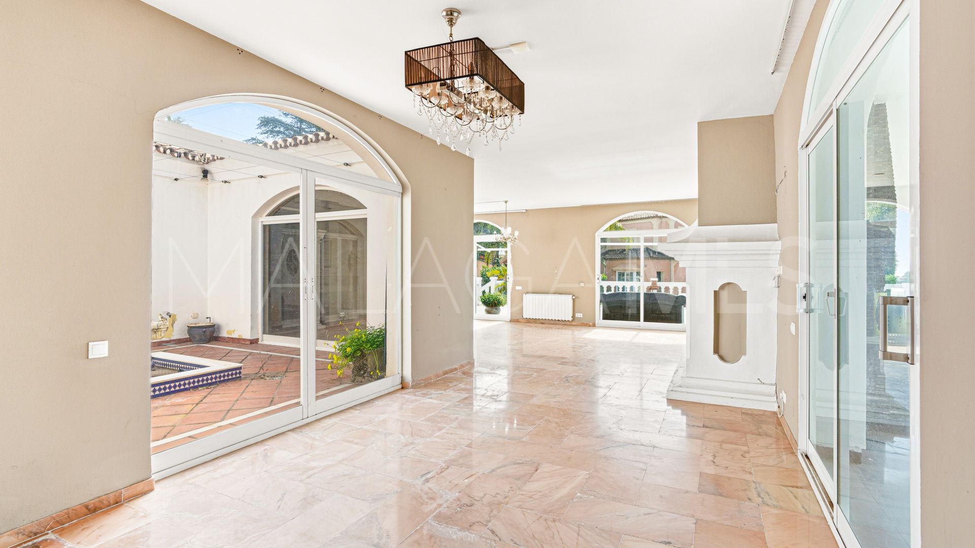 Villa for sale in El Paraiso