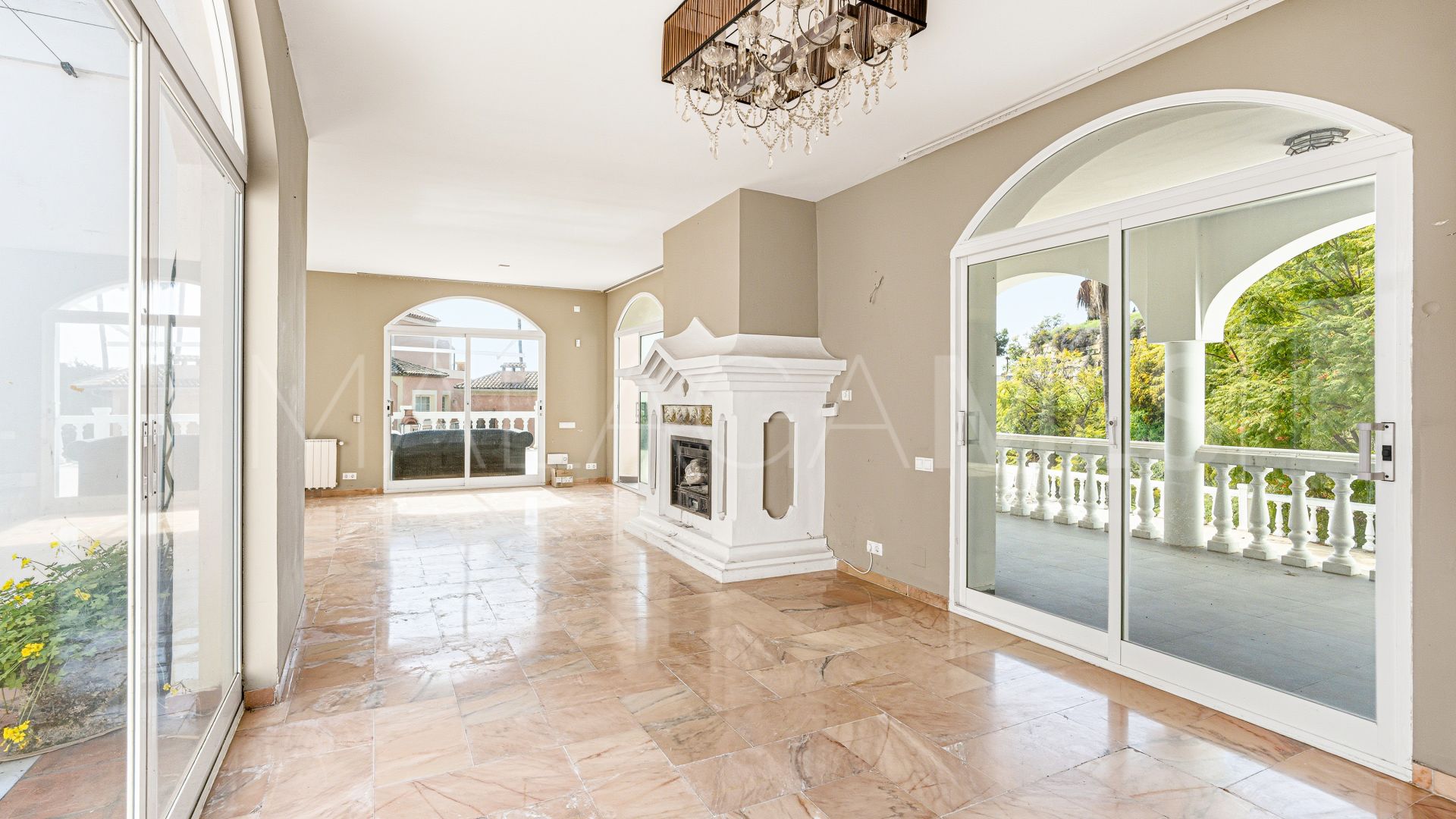 Villa for sale in El Paraiso