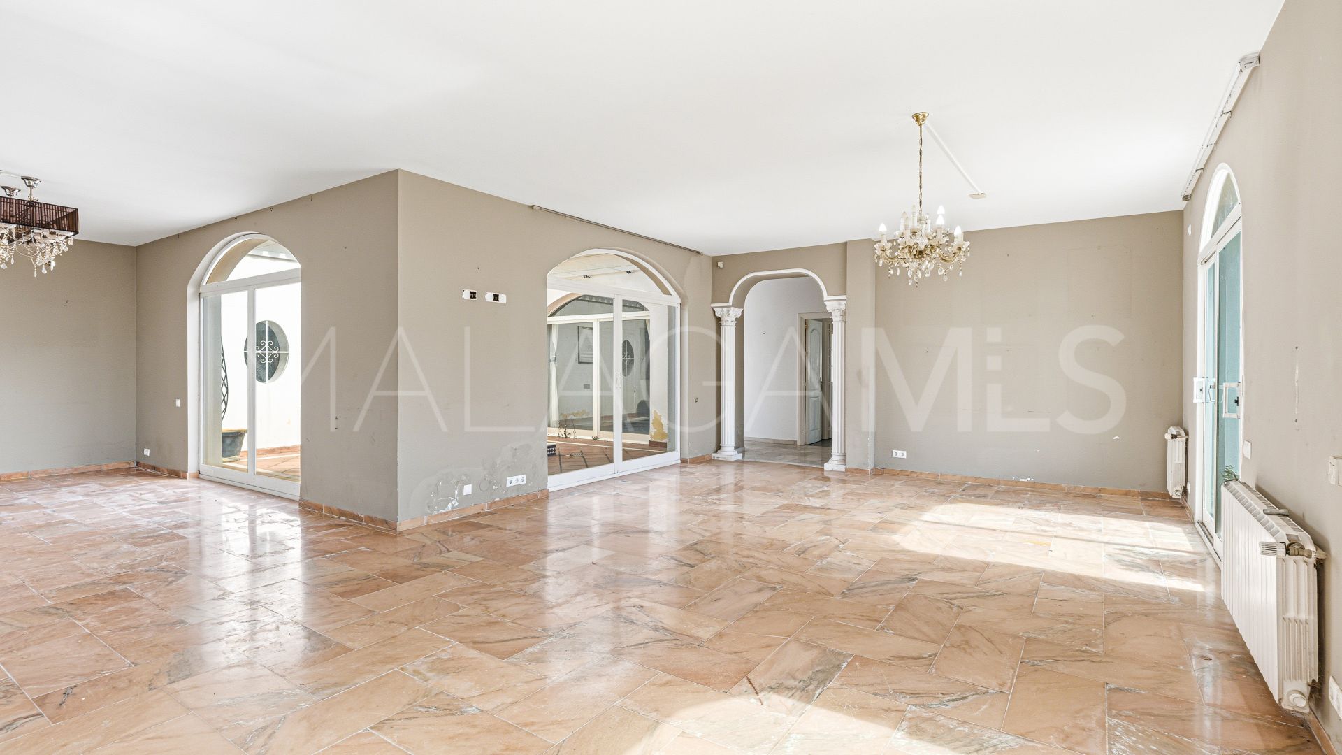 Villa for sale in El Paraiso