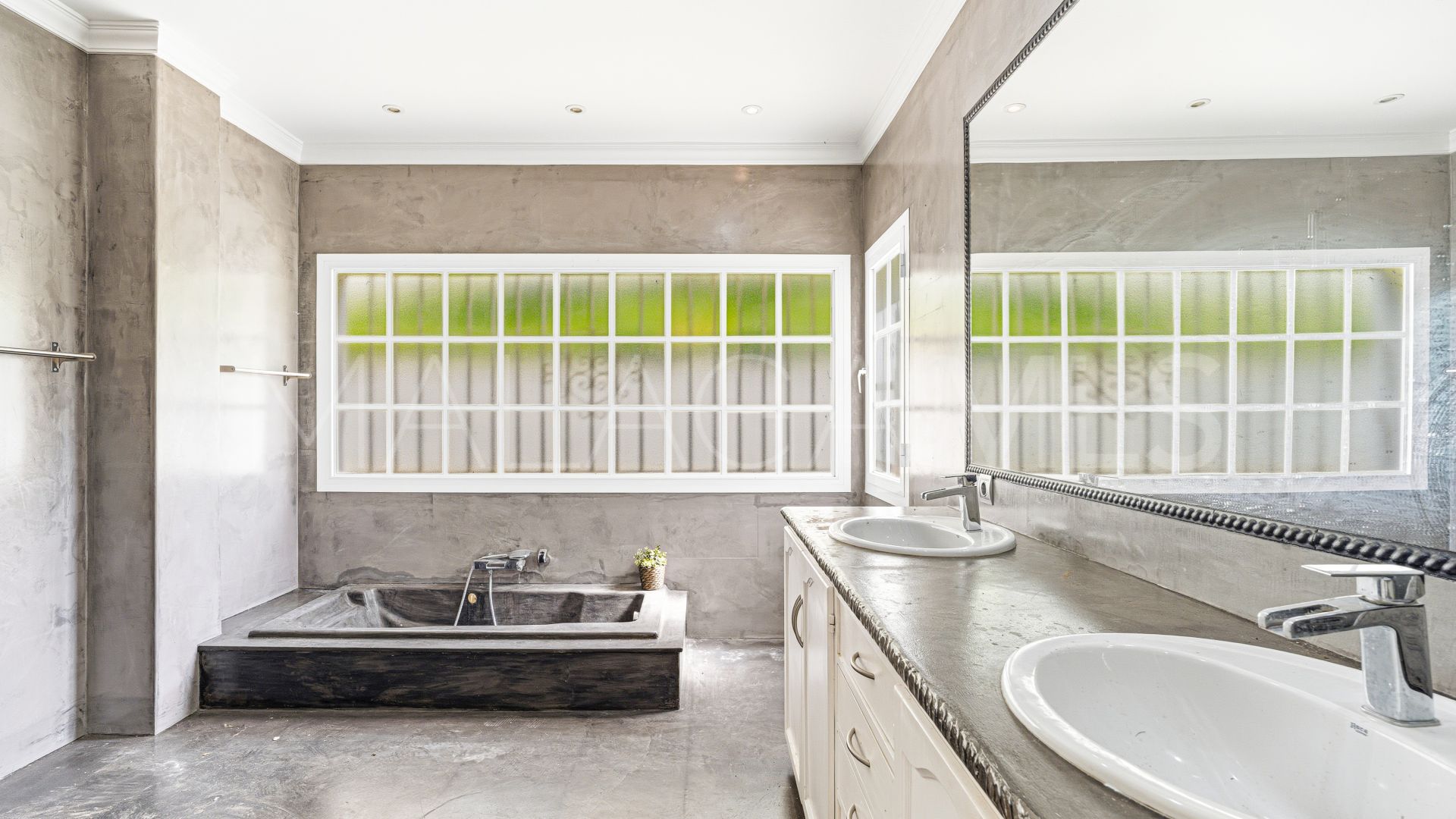 Villa for sale in El Paraiso