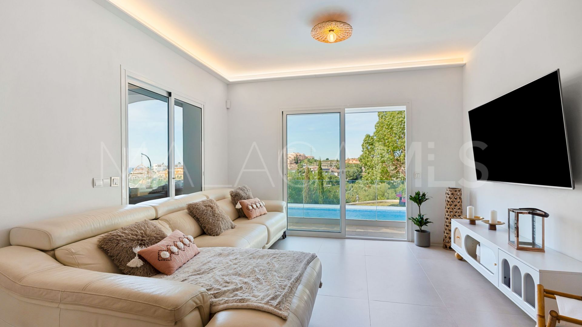 Villa for sale in Riviera del Sol