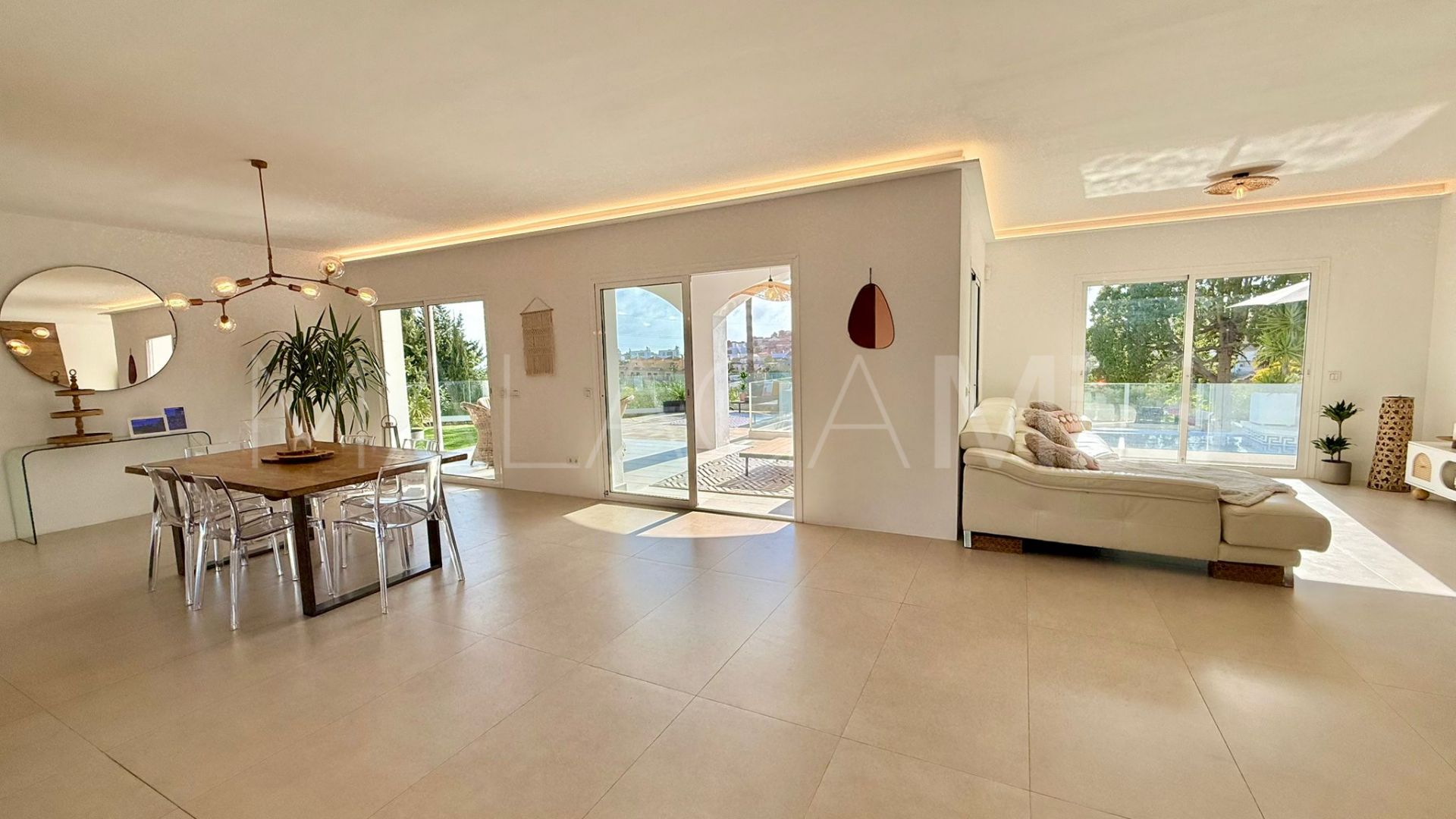 Villa for sale in Riviera del Sol