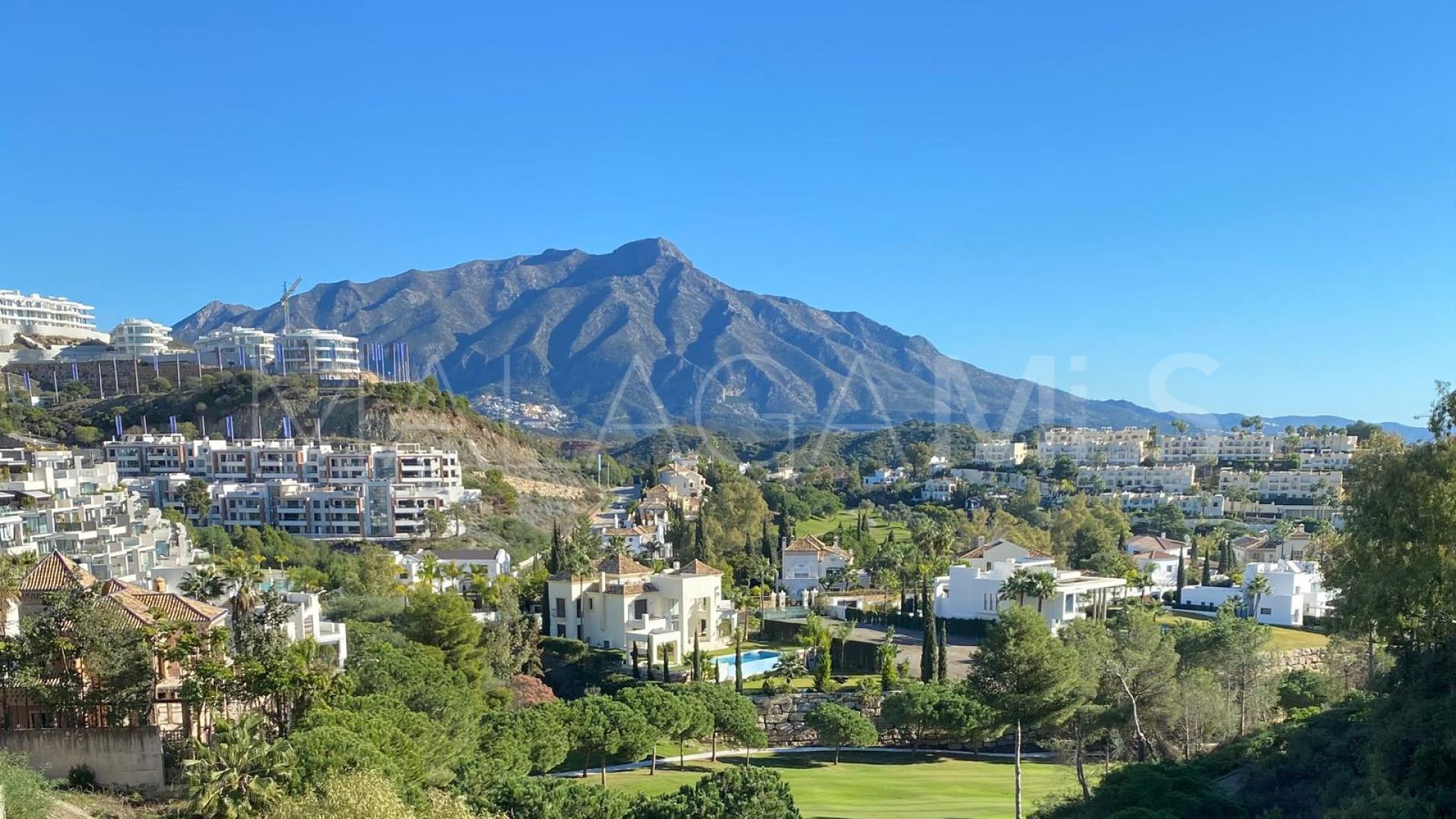 For sale apartment in The Crest with 3 bedrooms