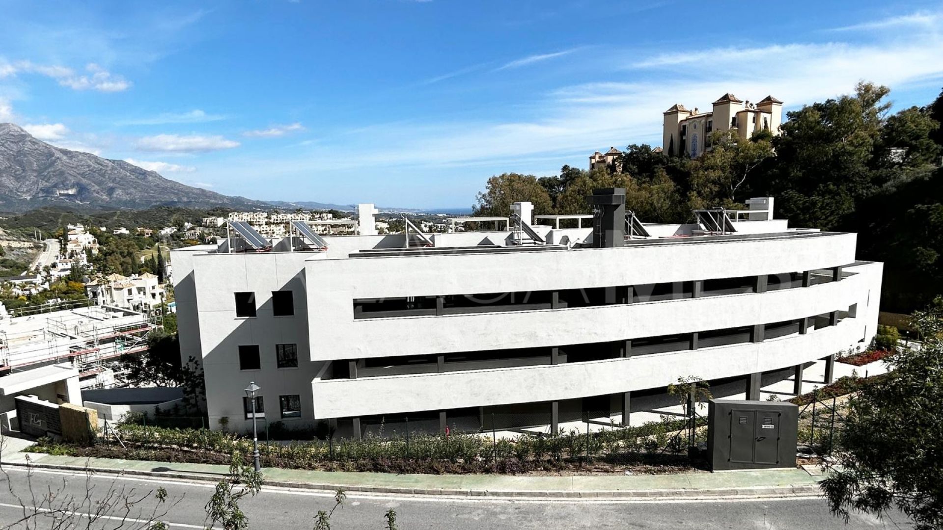 For sale apartment in The Crest with 3 bedrooms