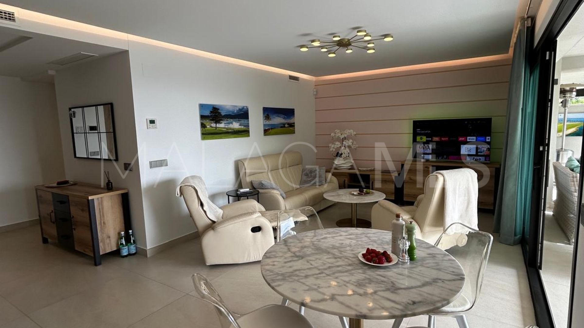 For sale apartment in The Crest with 3 bedrooms