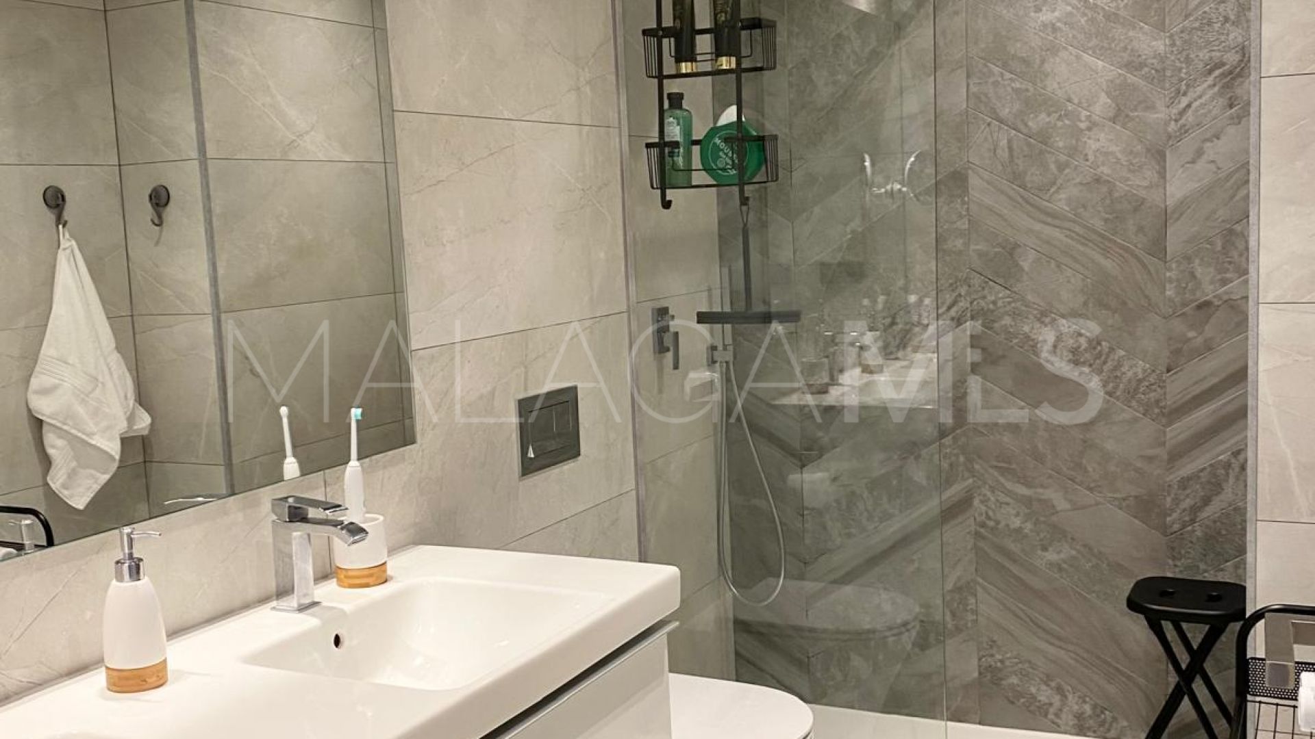 For sale apartment in The Crest with 3 bedrooms