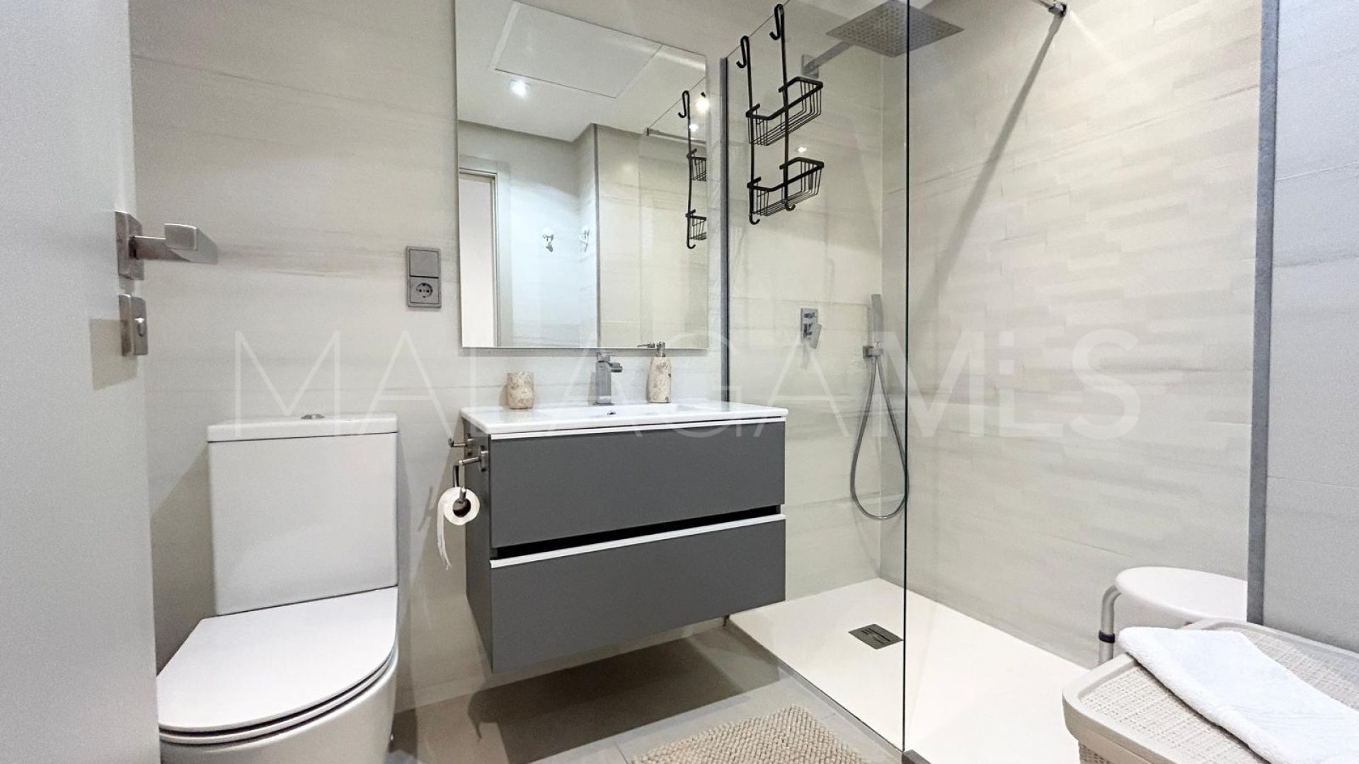 For sale apartment in The Crest with 3 bedrooms