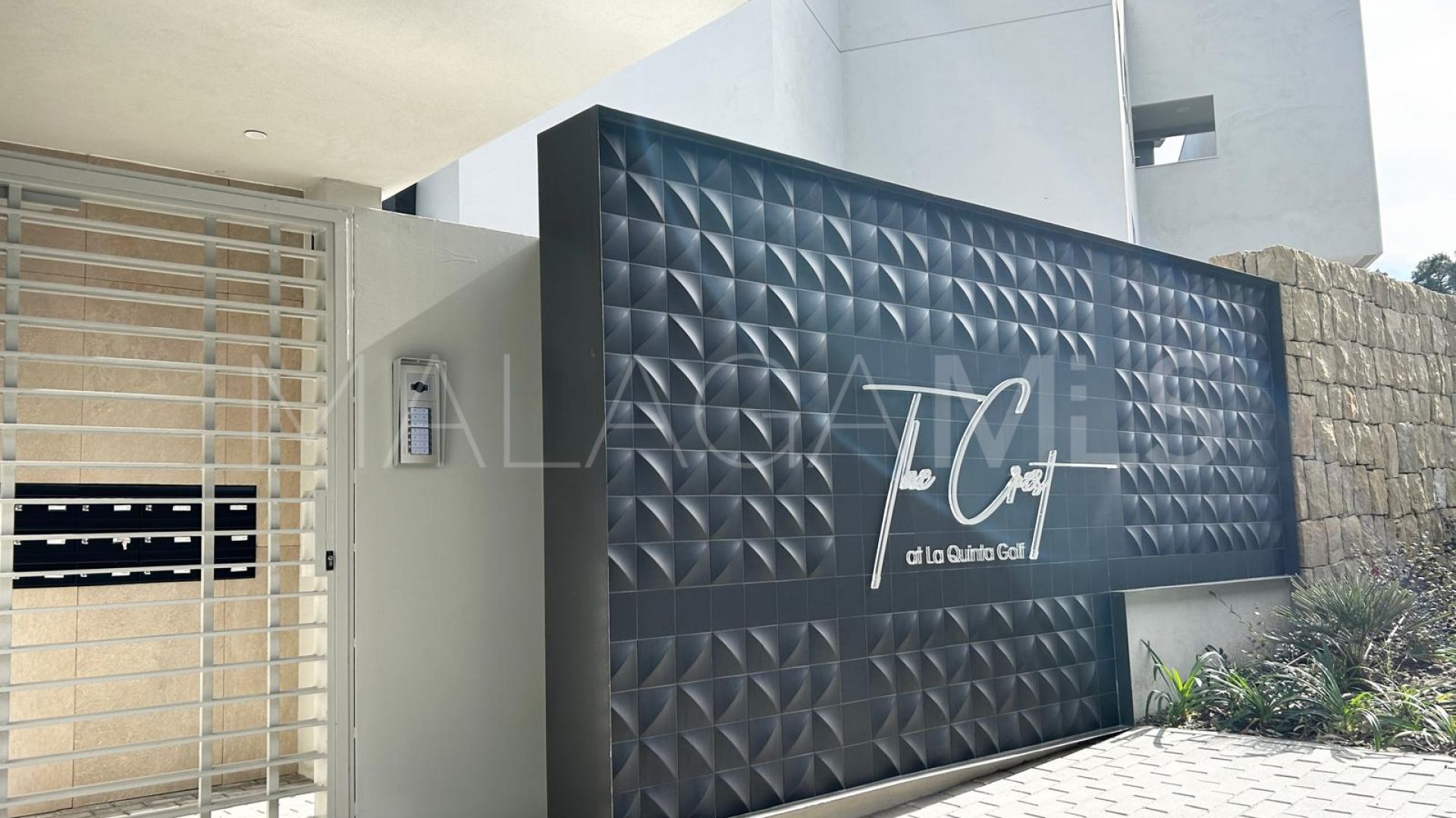 For sale apartment in The Crest with 3 bedrooms