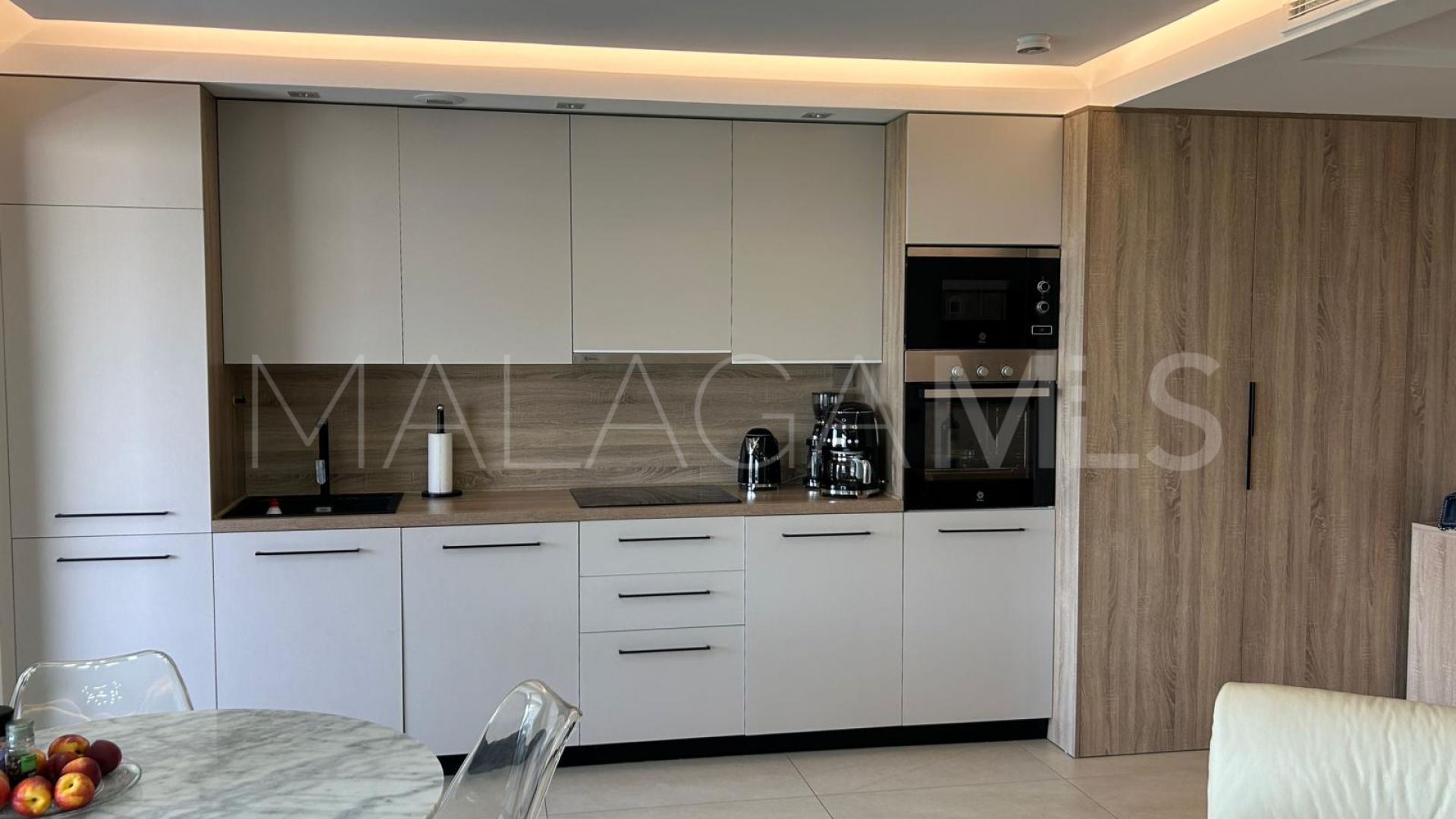 For sale apartment in The Crest with 3 bedrooms