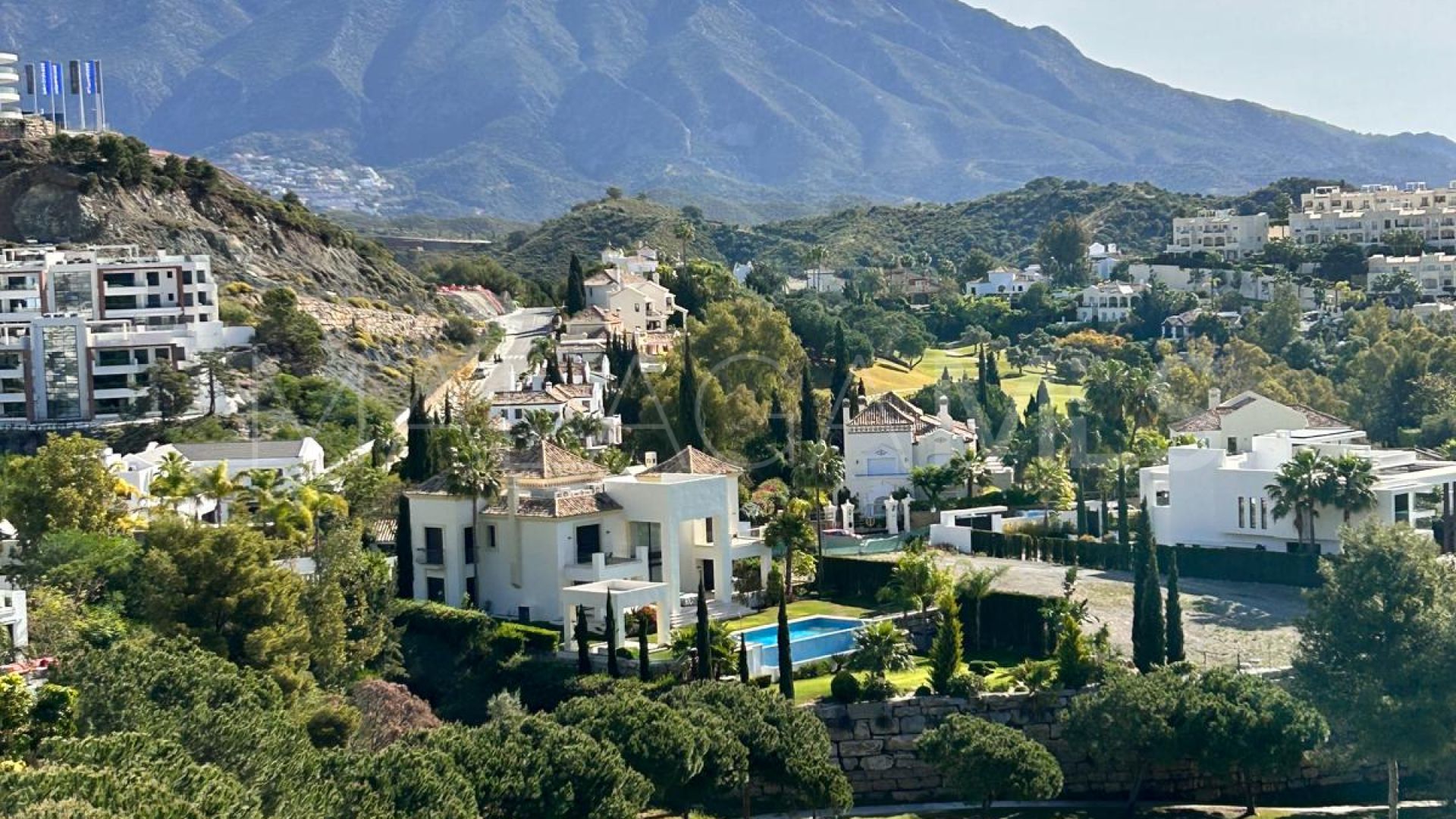 For sale apartment in The Crest with 3 bedrooms