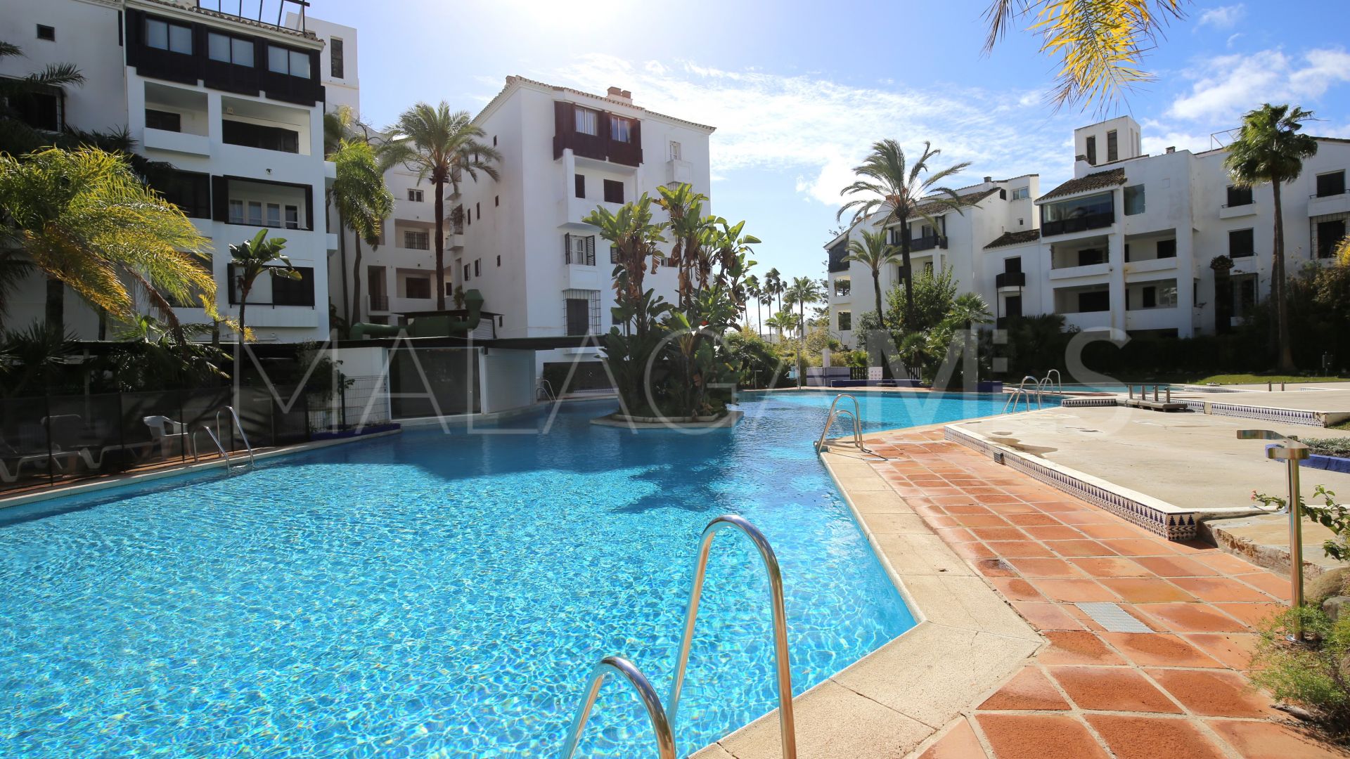 Buy apartamento planta baja in Jardines de las Golondrinas with 2 bedrooms