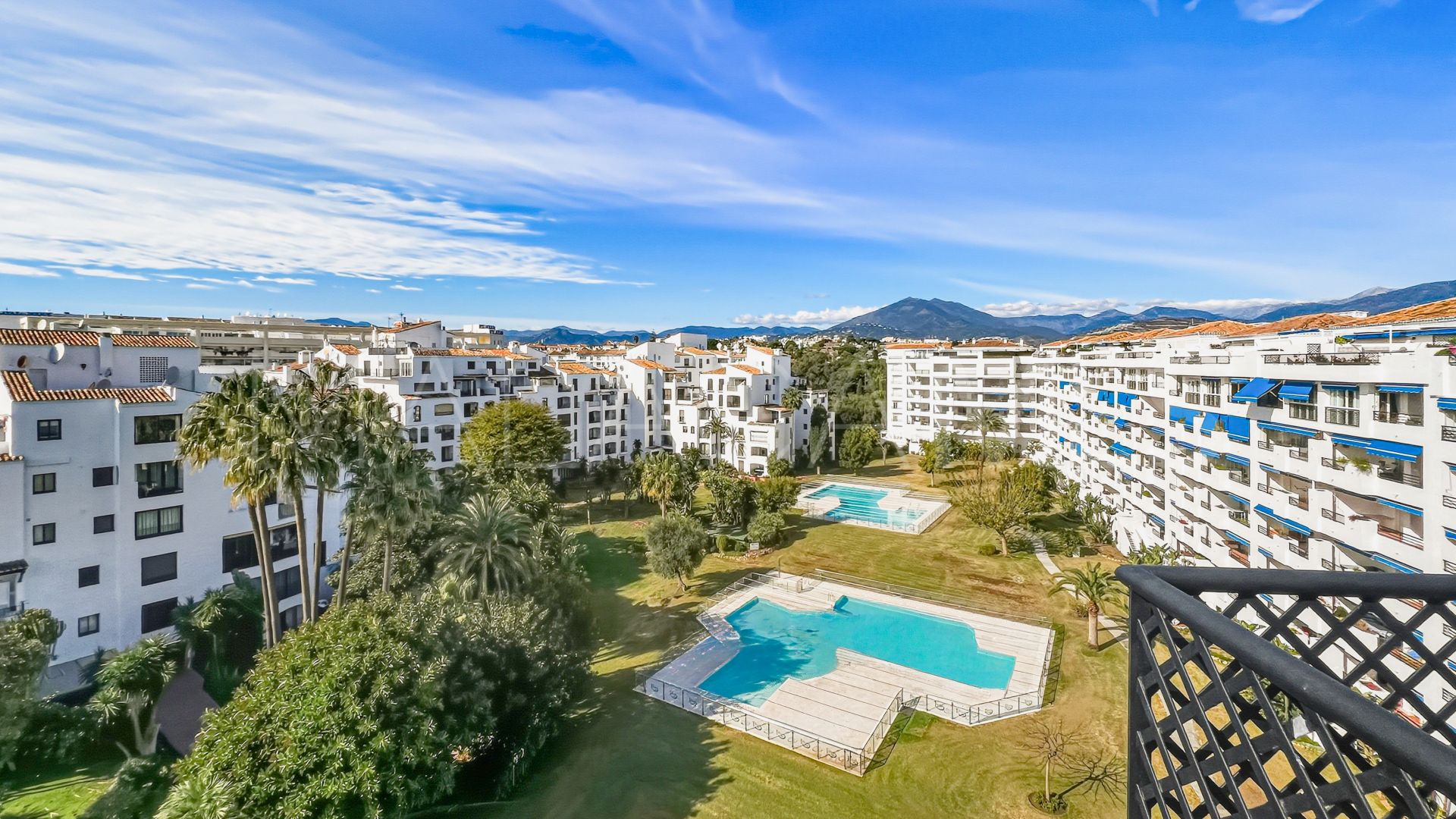 Atico duplex for sale in Marbella - Puerto Banus de 4 bedrooms