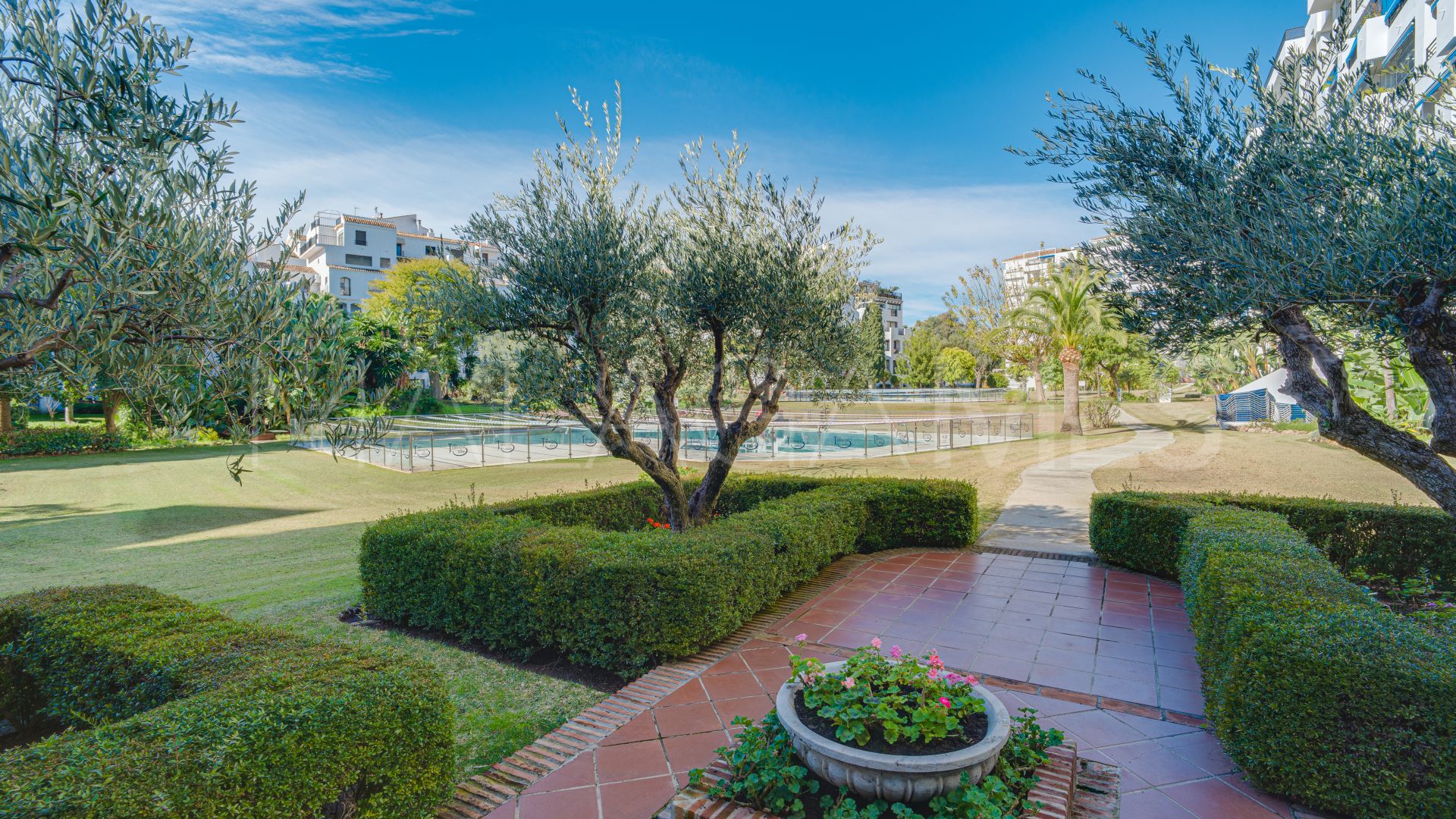 Atico duplex for sale in Marbella - Puerto Banus de 4 bedrooms