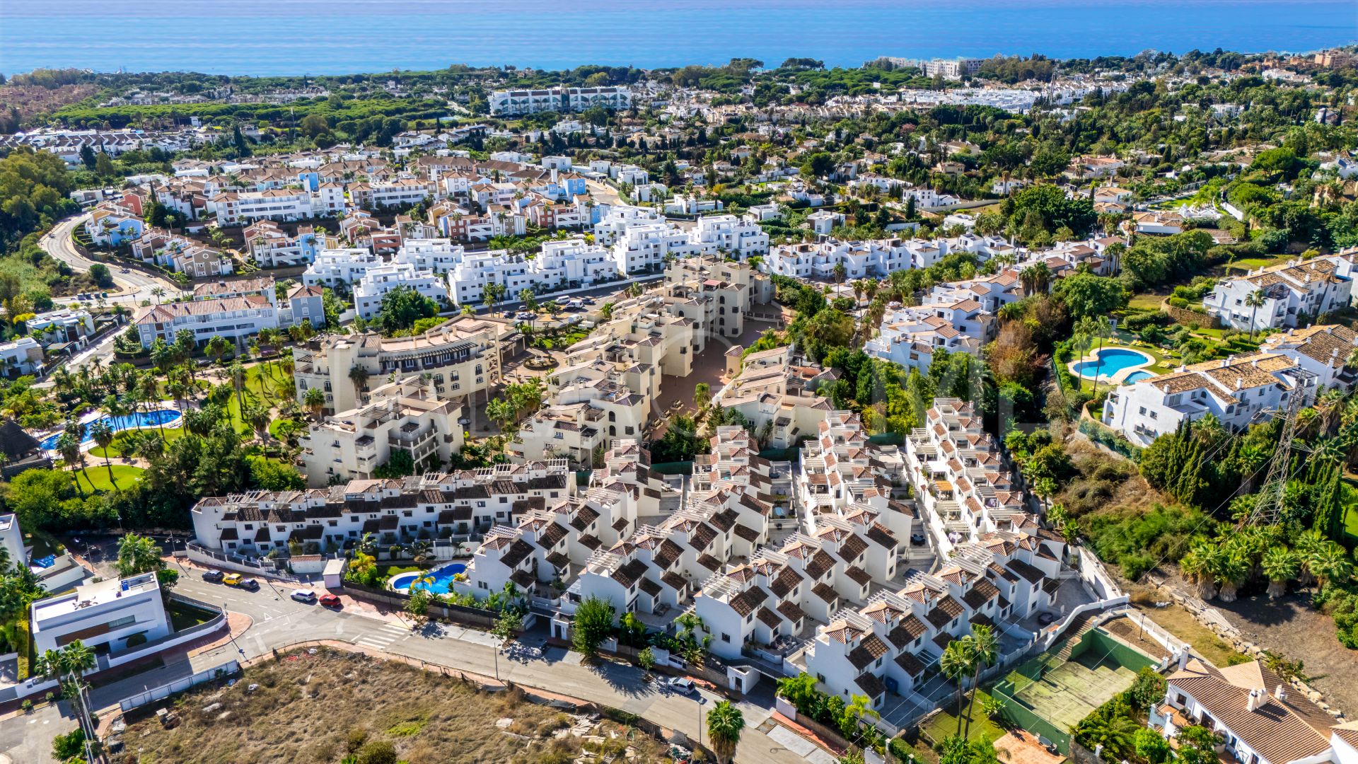 Agra Residencial, adosado for sale with 3 bedrooms