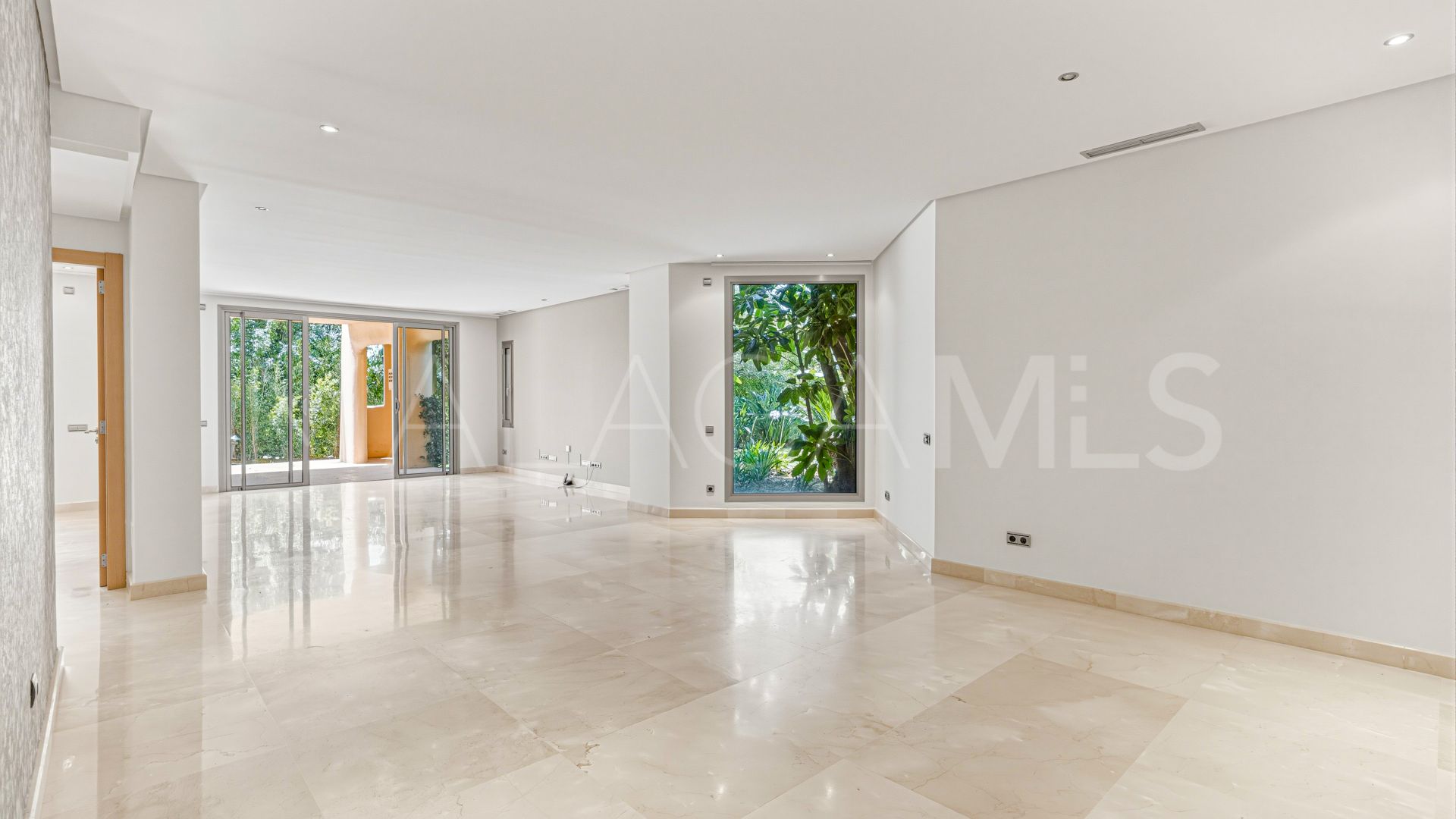 Appartement rez de chaussée for sale in Mansion Club