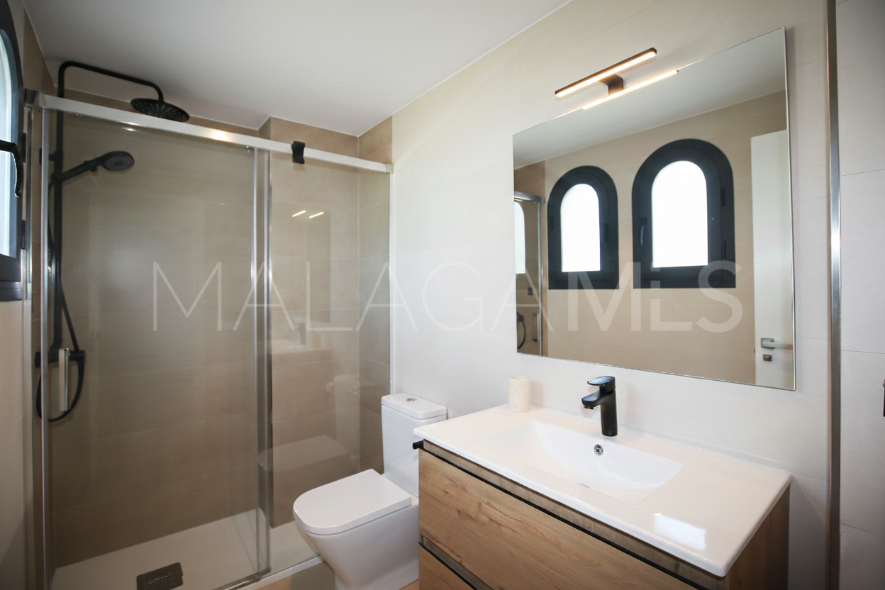 For sale 3 bedrooms town house in Agra Residencial