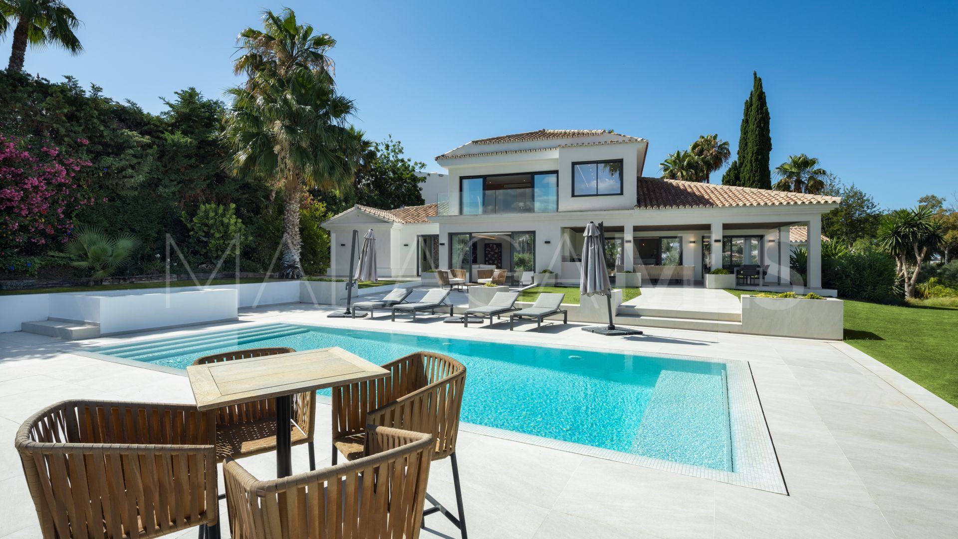 Los Naranjos Golf, villa de 5 bedrooms for sale