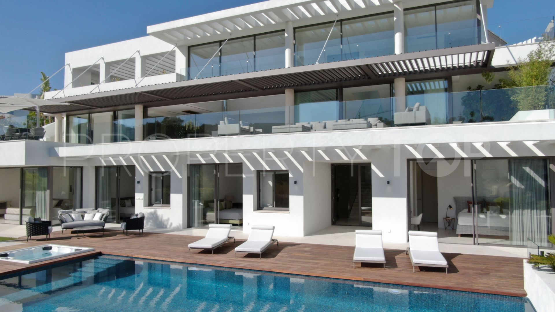 Villa en venta con 5 dormitorios en La Quinta