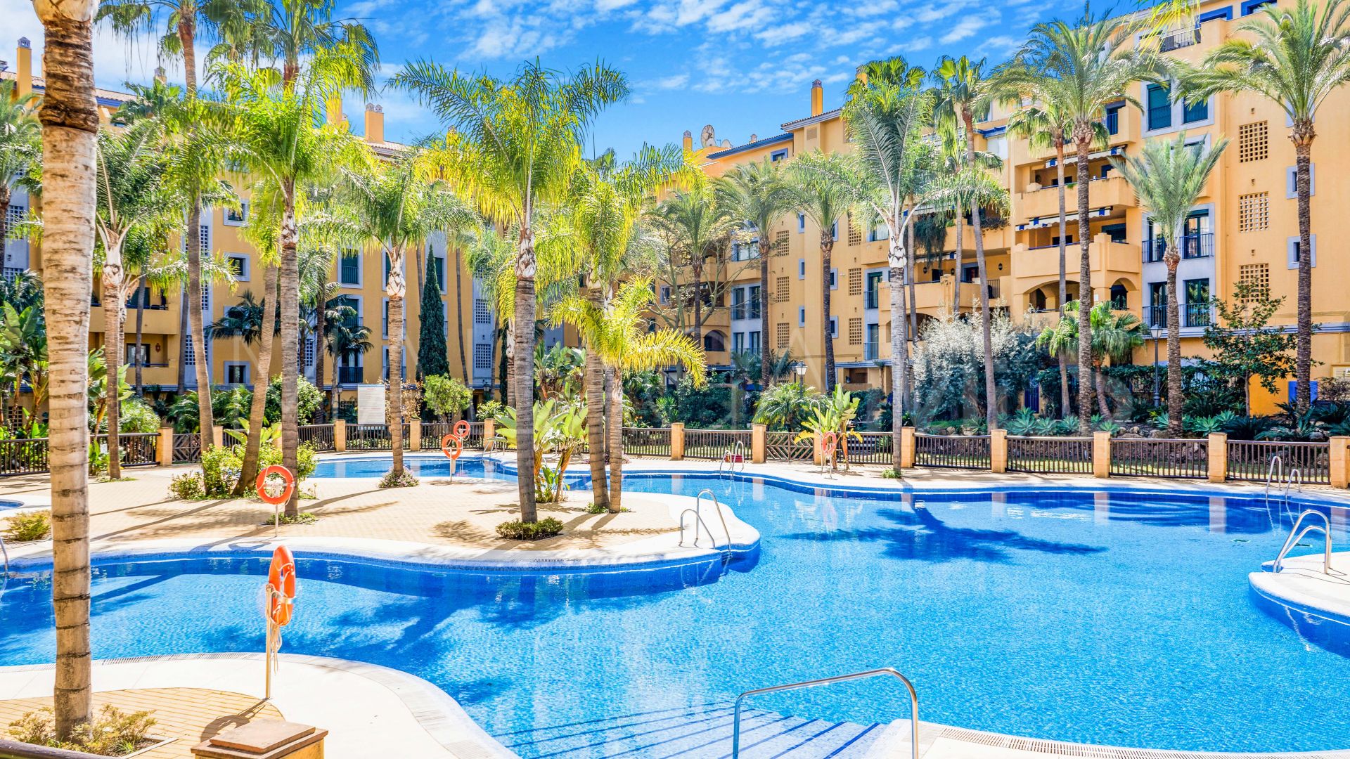 For sale 4 bedrooms apartment in Los Jazmines