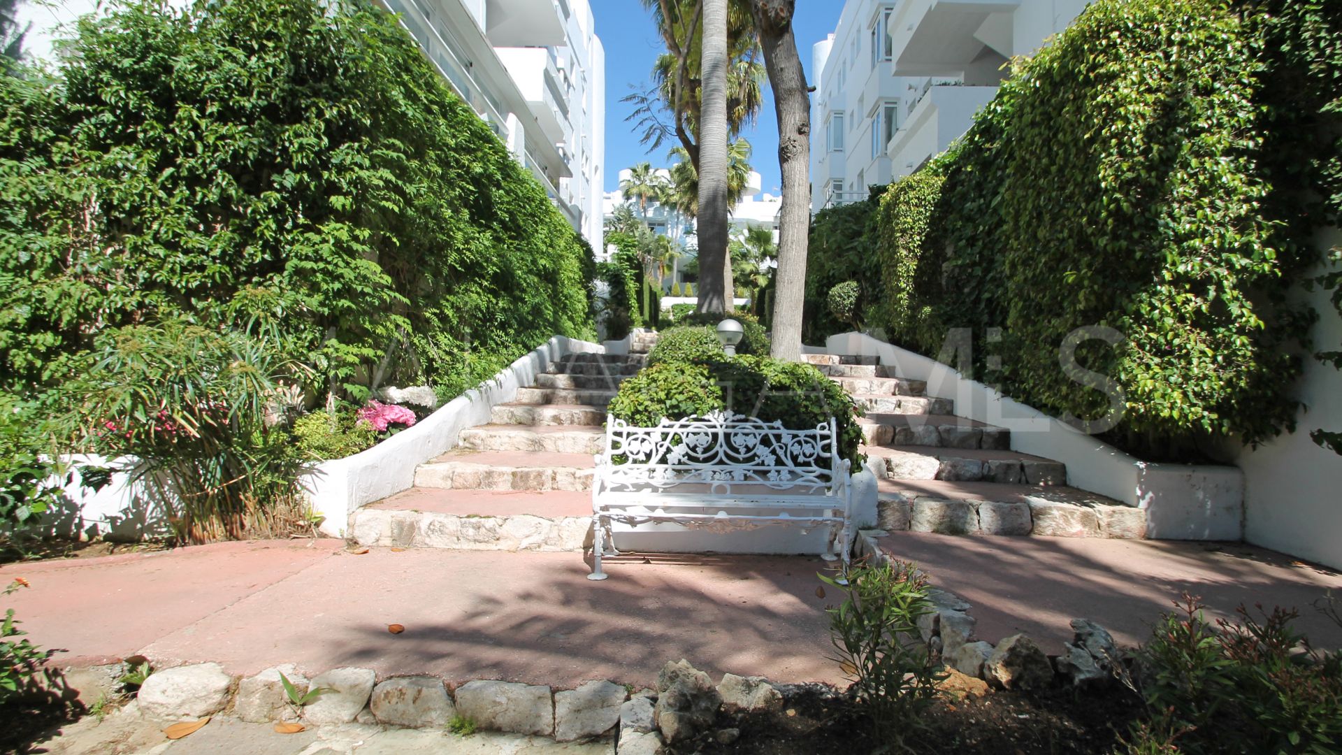 Duplex penthouse for sale in Marbella Real