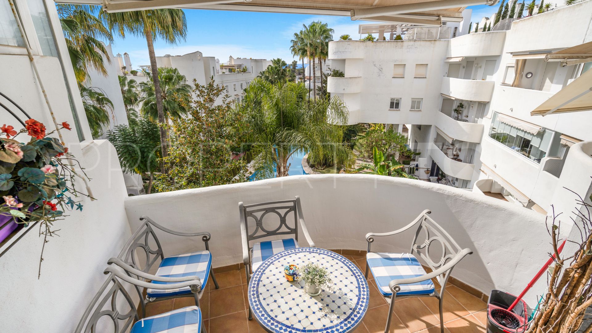 Se vende atico duplex de 3 dormitorios en Marbella Real