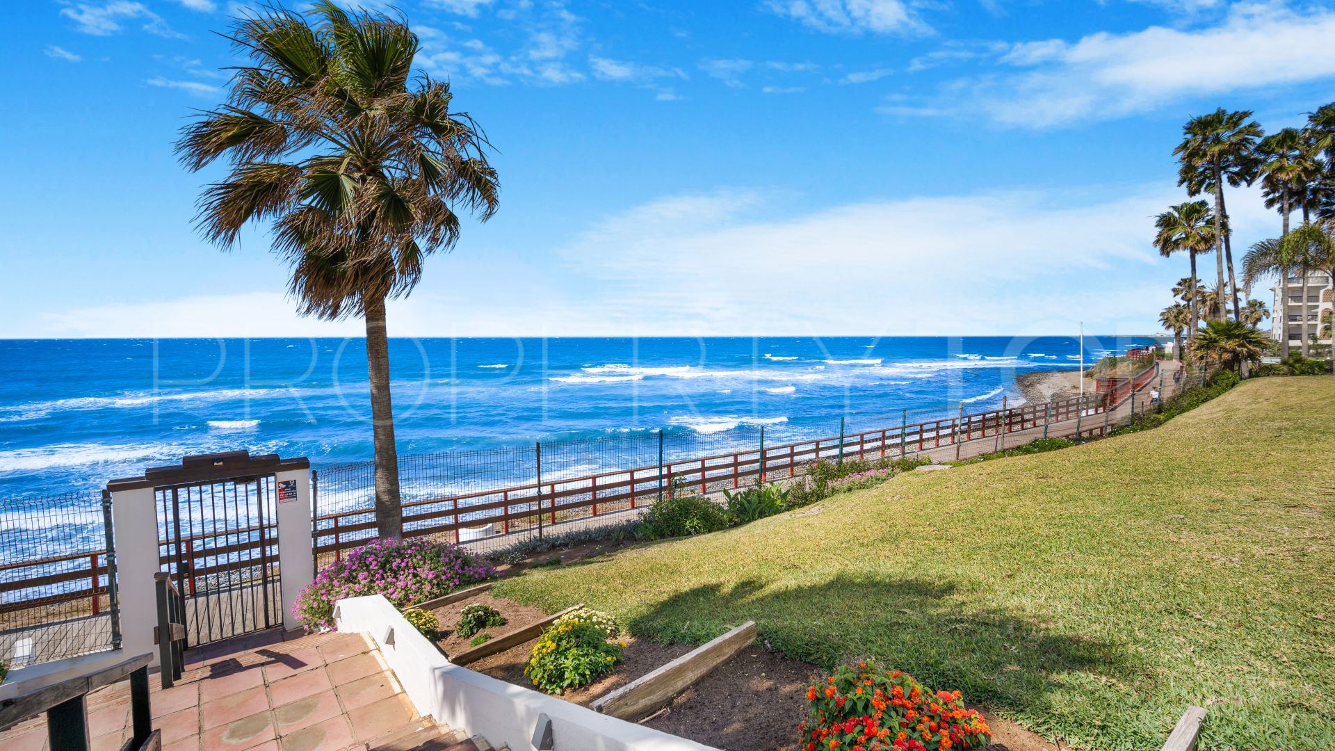 Ground floor apartment in Calahonda Playa for sale