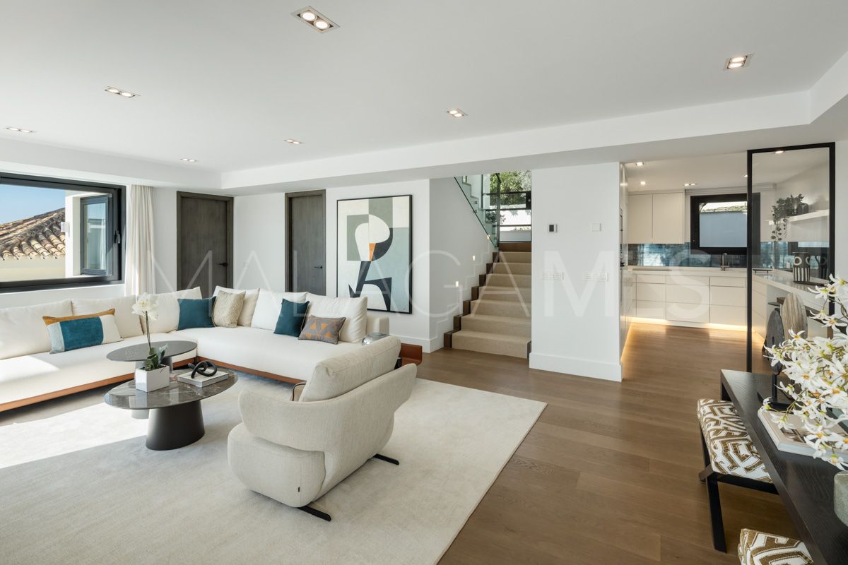 Villa for sale in Los Naranjos Hill Club