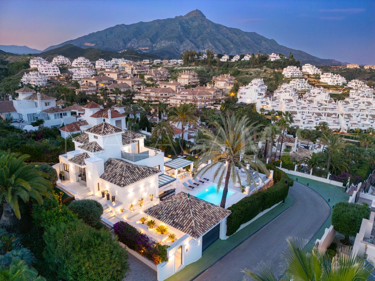 Villa for sale in Los Naranjos Hill Club