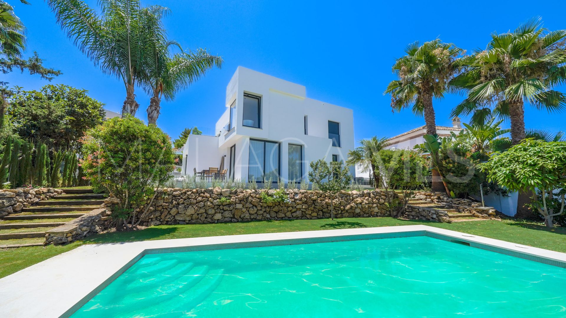 Villa for sale in Nueva Andalucia