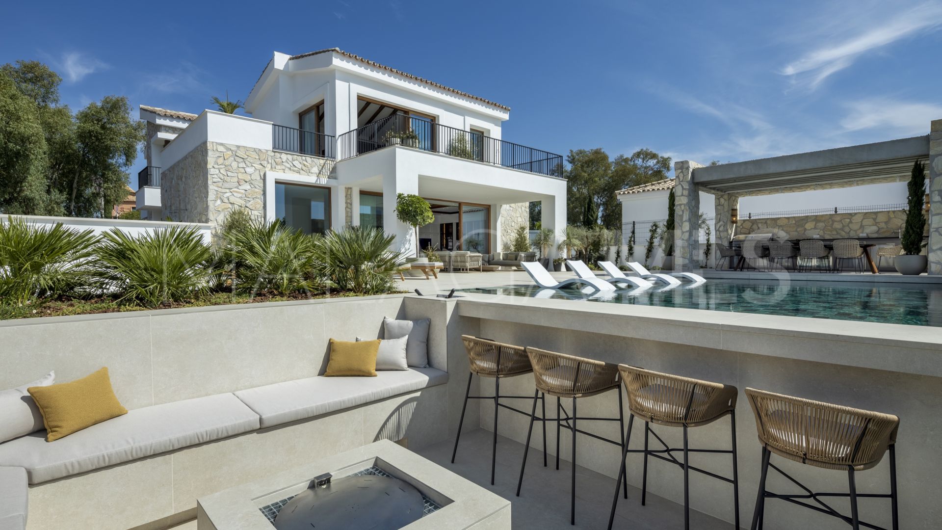 Buy 5 bedrooms villa in El Herrojo