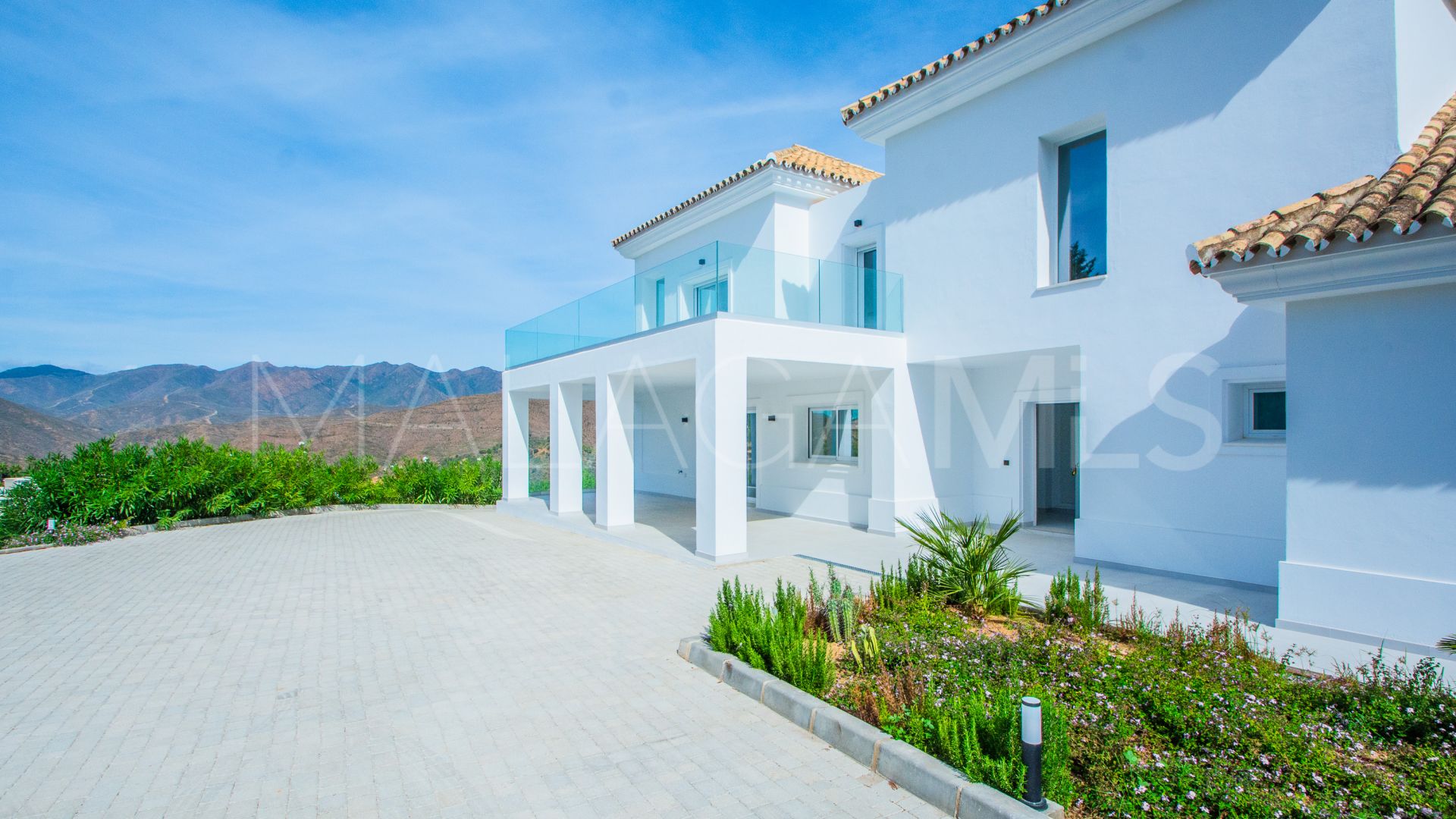 Buy villa in La Mairena