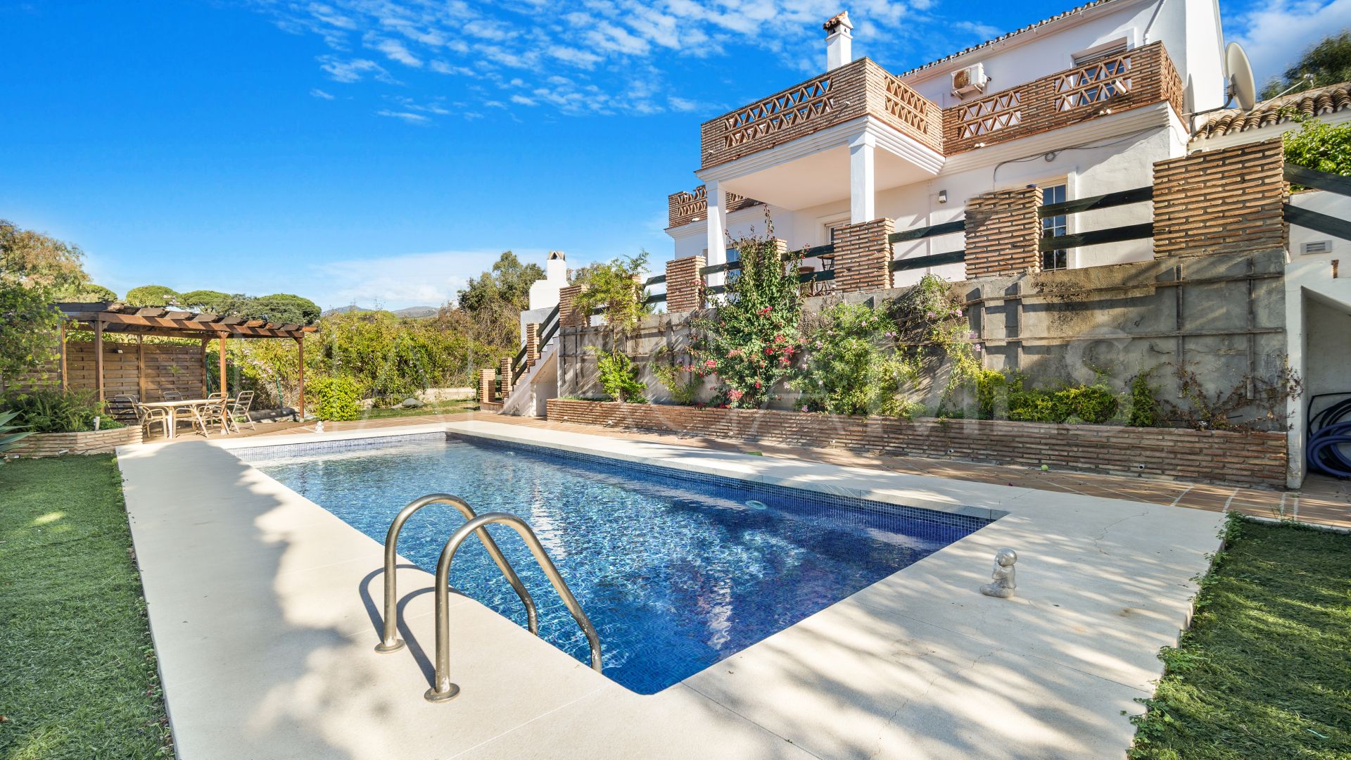 Villa for sale in Parque Elviria