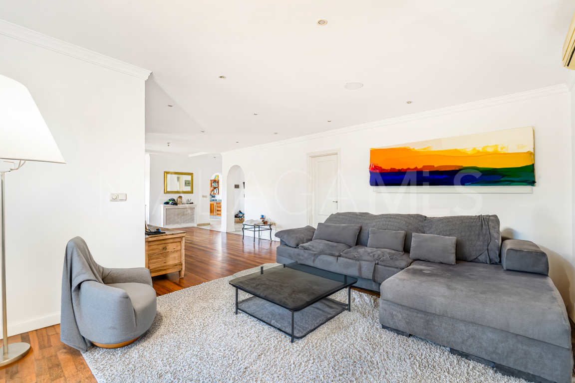 Villa for sale in Parque Elviria