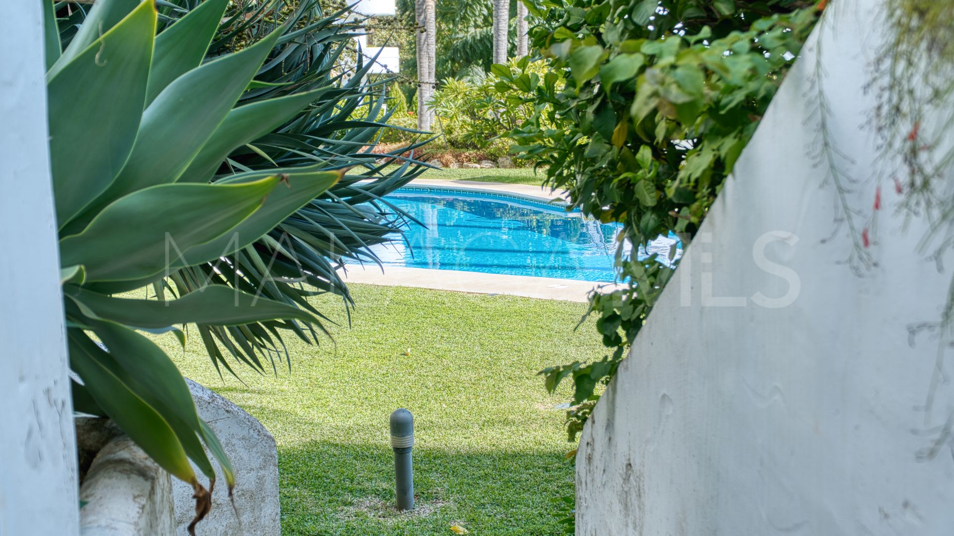 Buy ground floor apartment in Marbella Real with 2 bedrooms