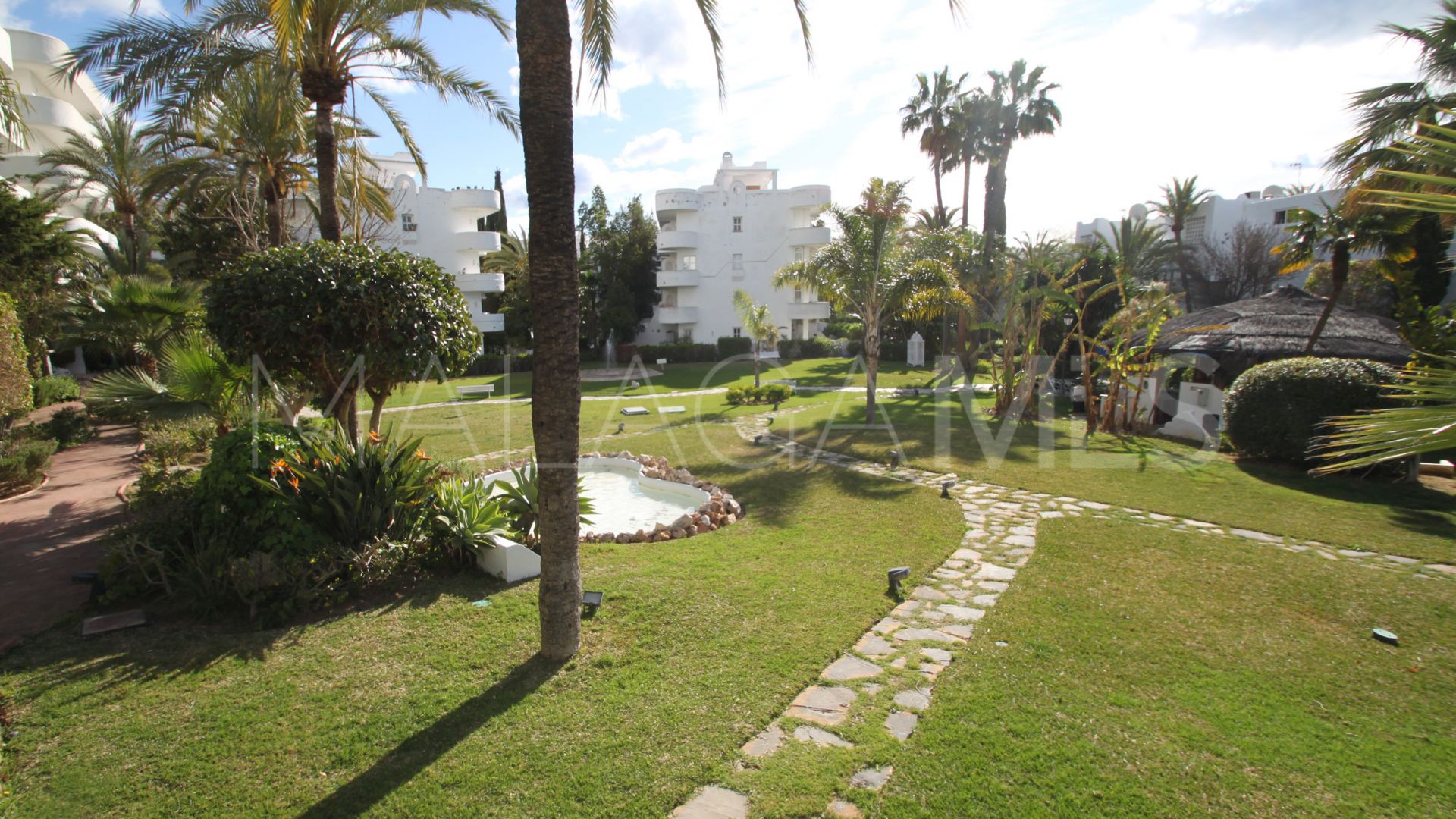 Buy ground floor apartment in Marbella Real with 2 bedrooms