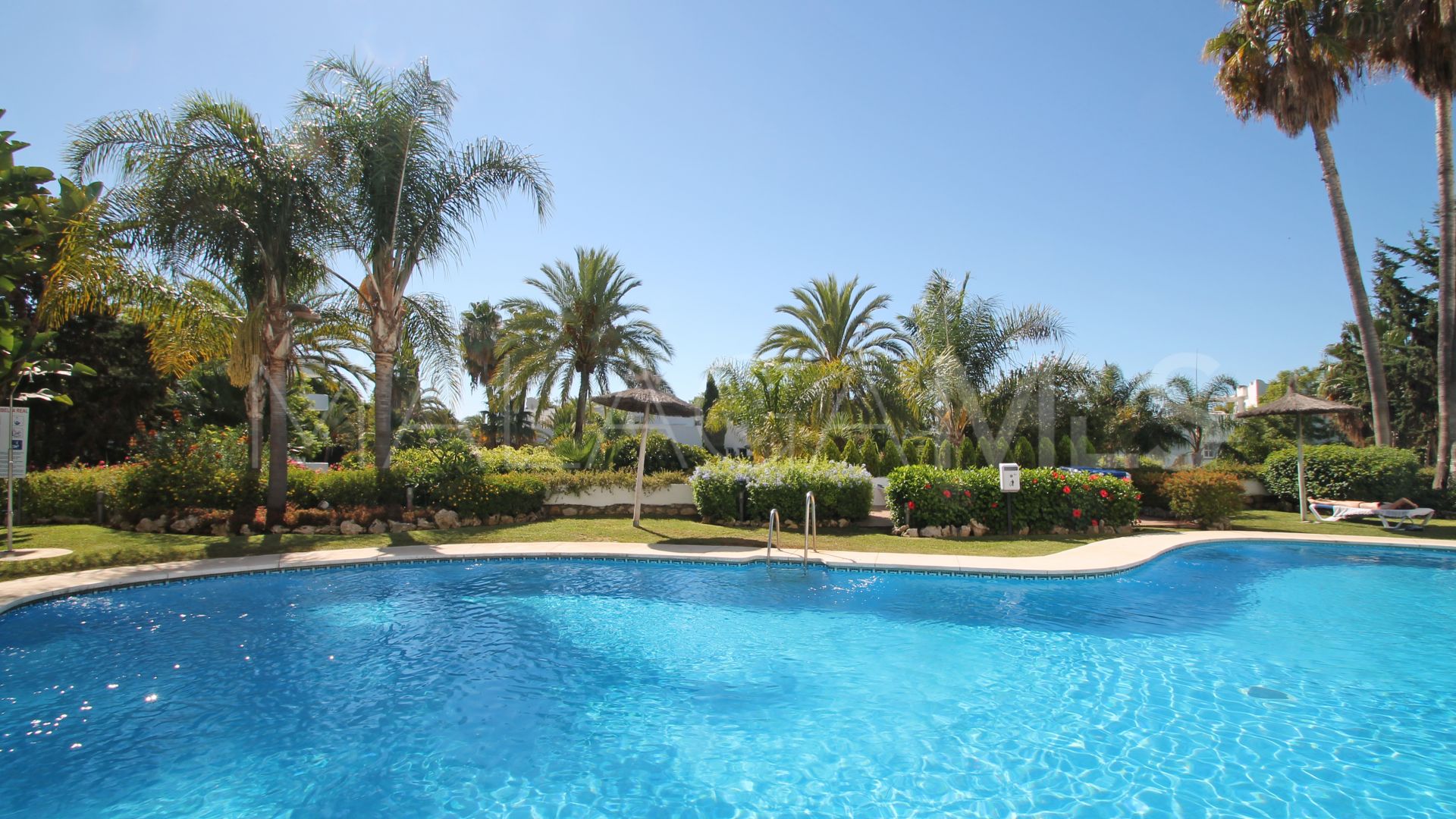 Buy ground floor apartment in Marbella Real with 2 bedrooms