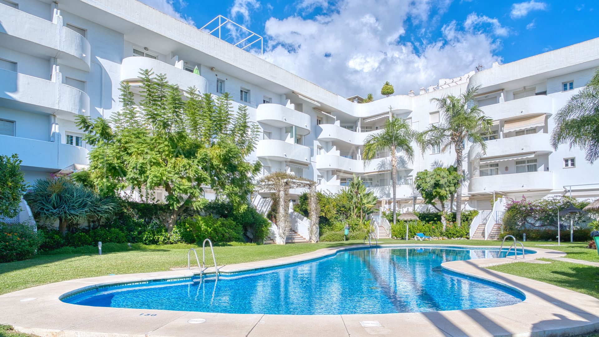 Buy ground floor apartment in Marbella Real with 2 bedrooms