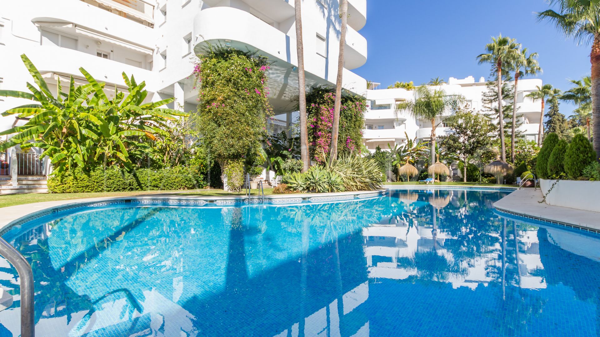 Buy ground floor apartment in Marbella Real with 2 bedrooms