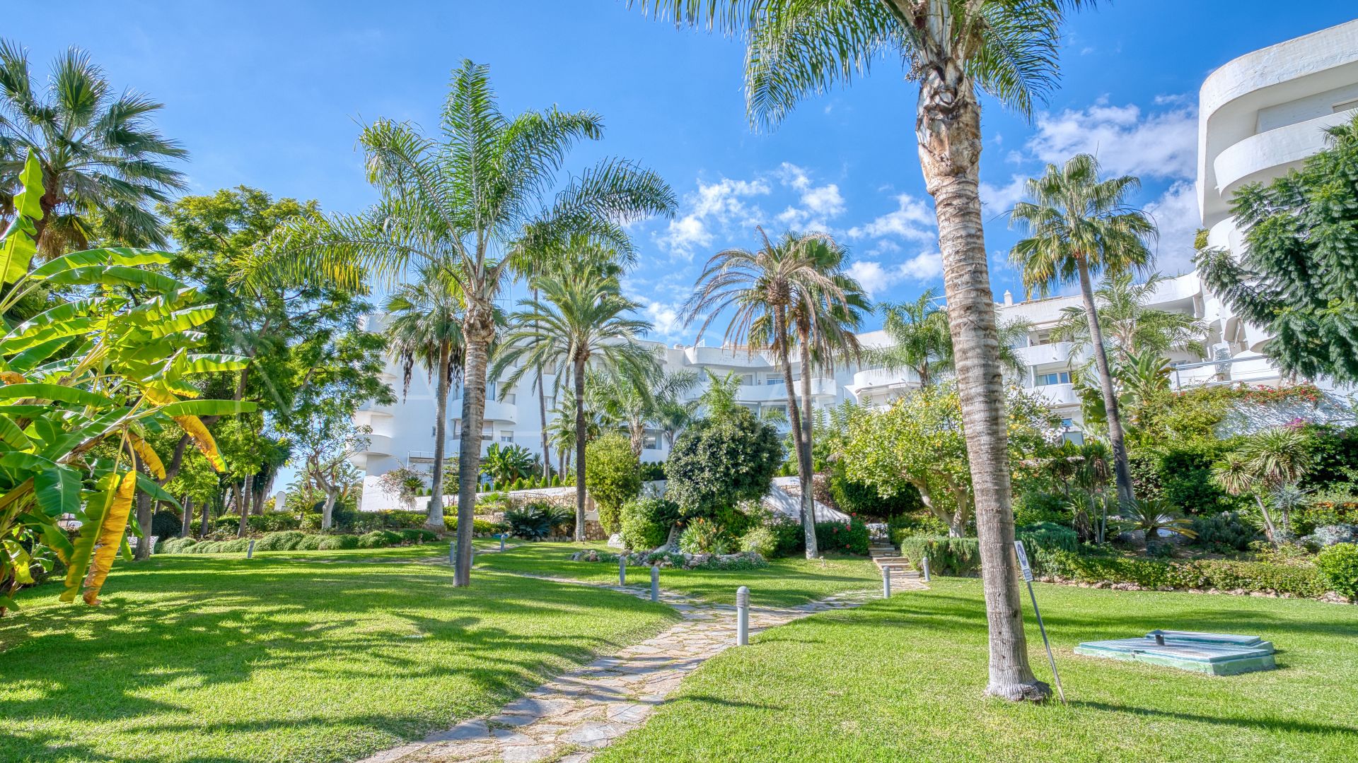 Buy ground floor apartment in Marbella Real with 2 bedrooms