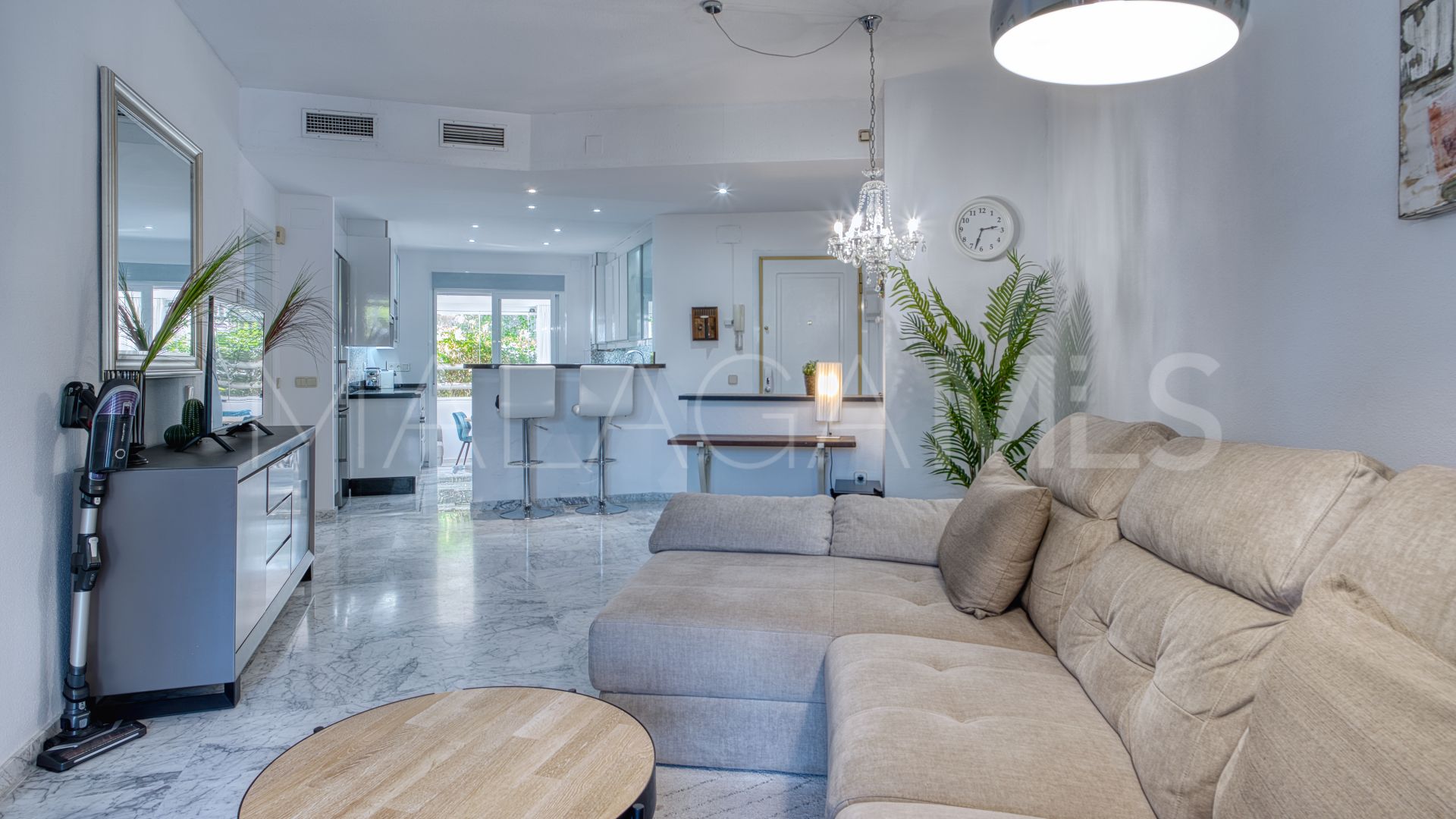 Buy ground floor apartment in Marbella Real with 2 bedrooms