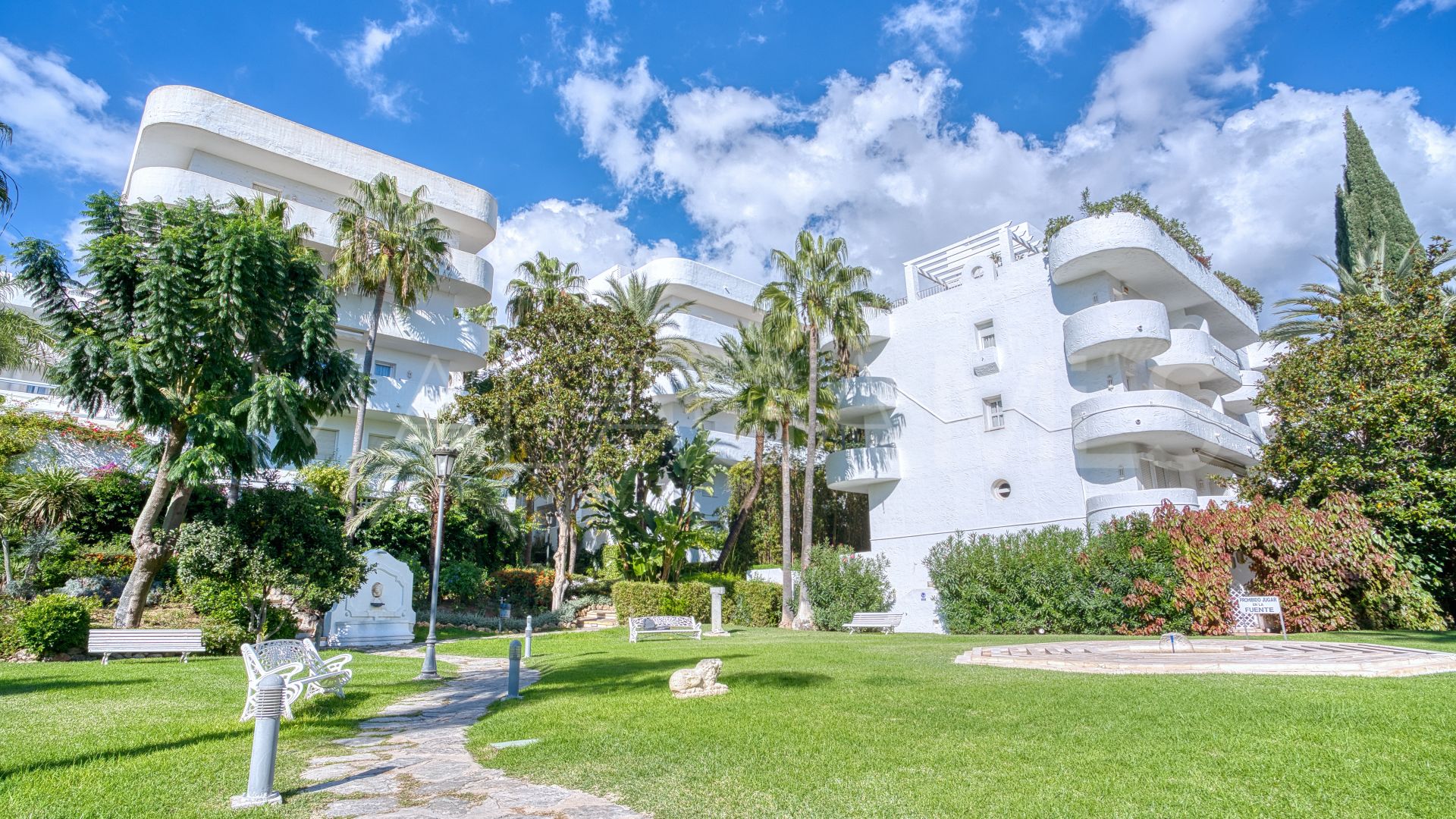 Buy ground floor apartment in Marbella Real with 2 bedrooms